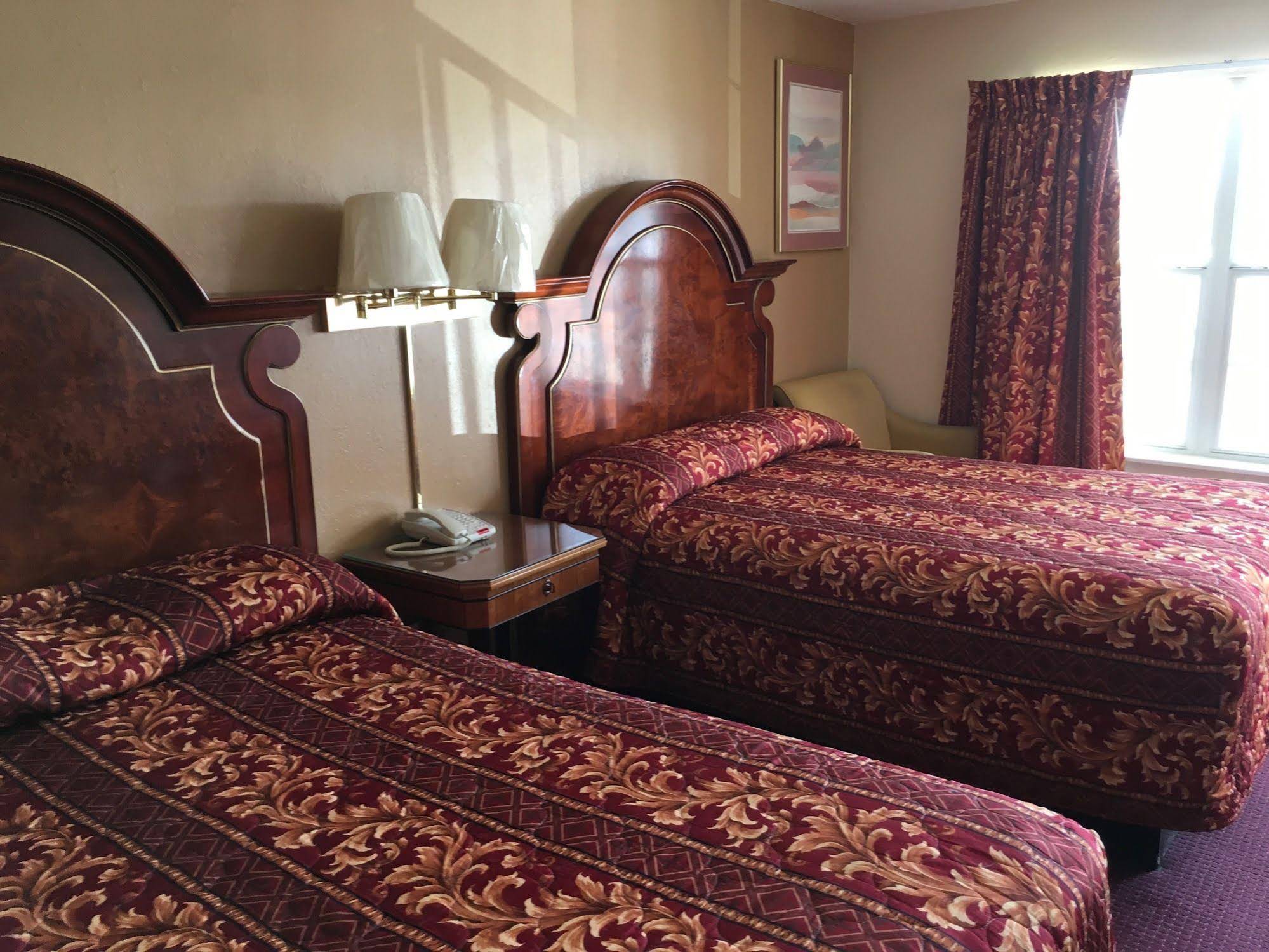 Villa West Inn
