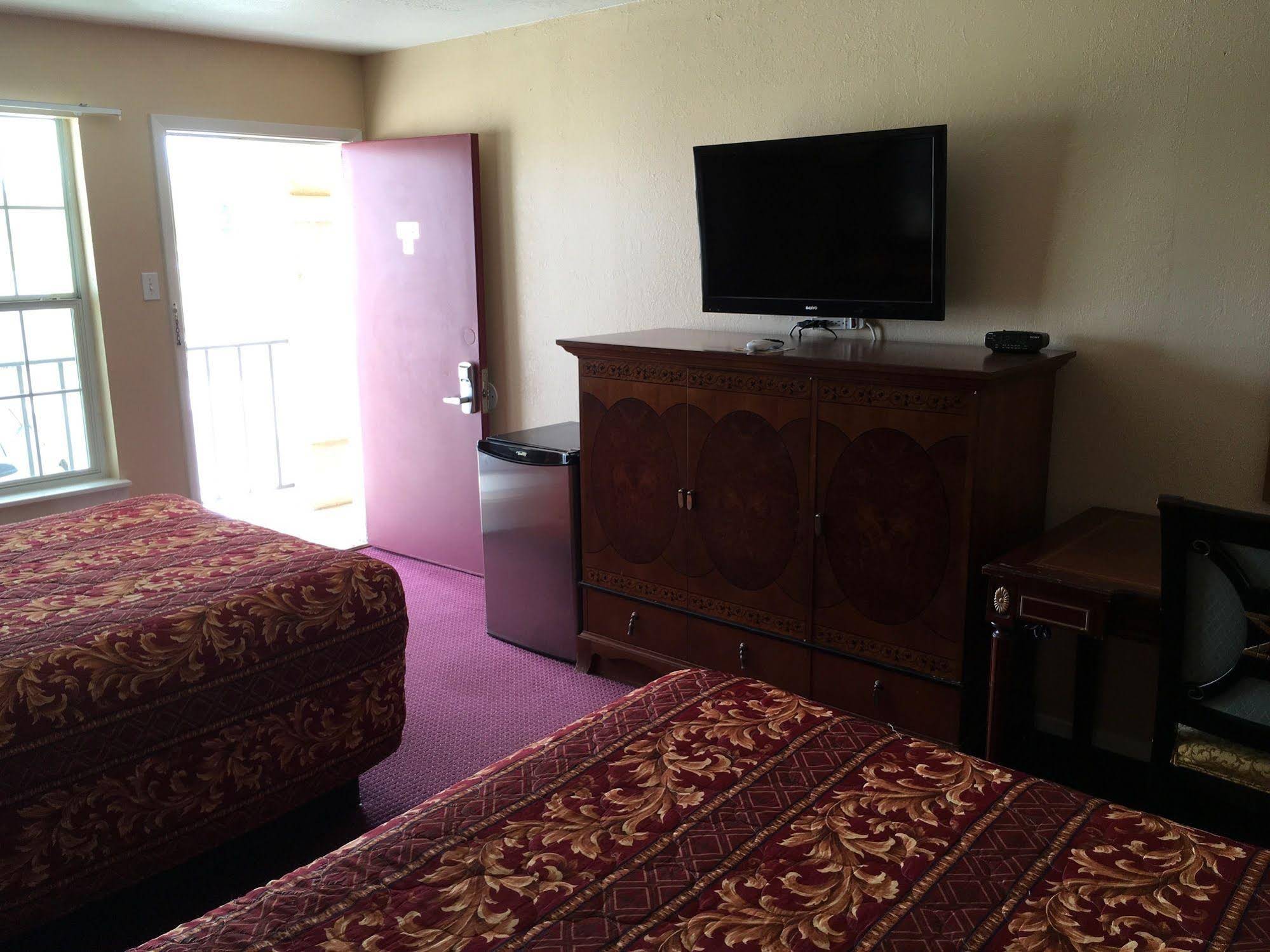 Villa West Inn