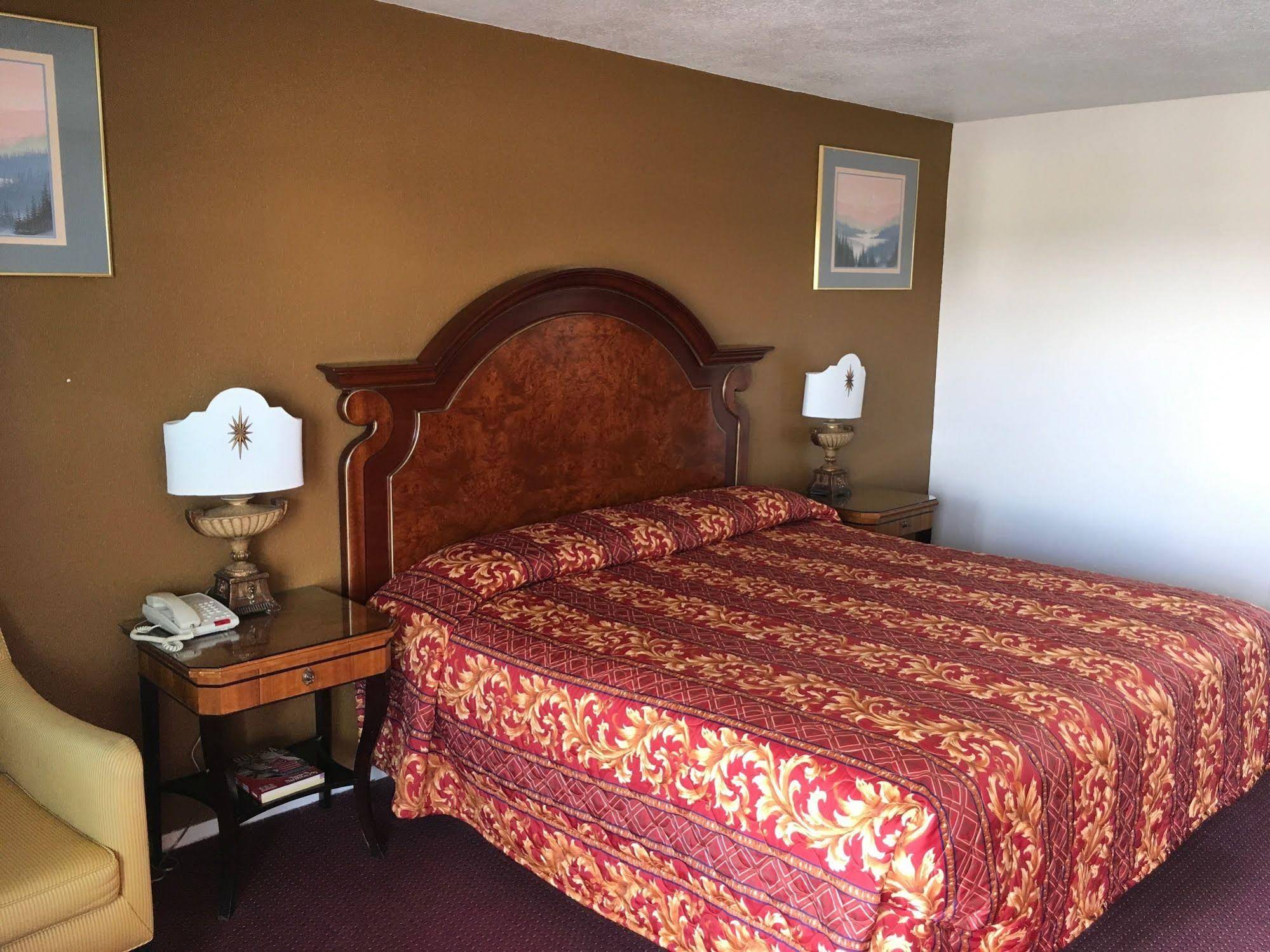 Villa West Inn