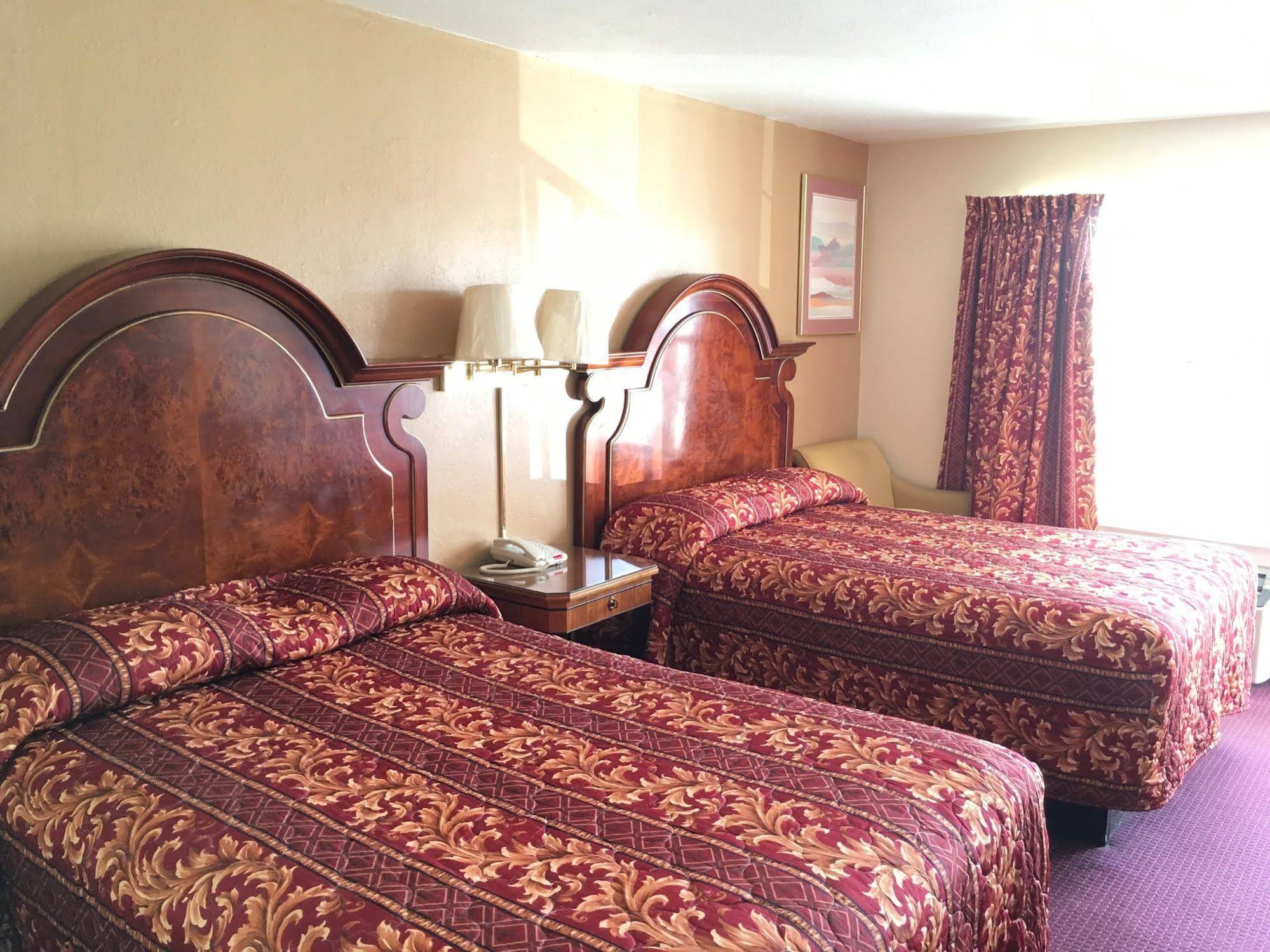 Villa West Inn