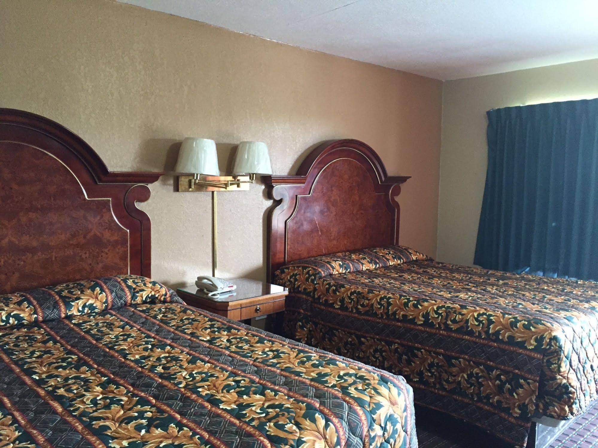 Villa West Inn