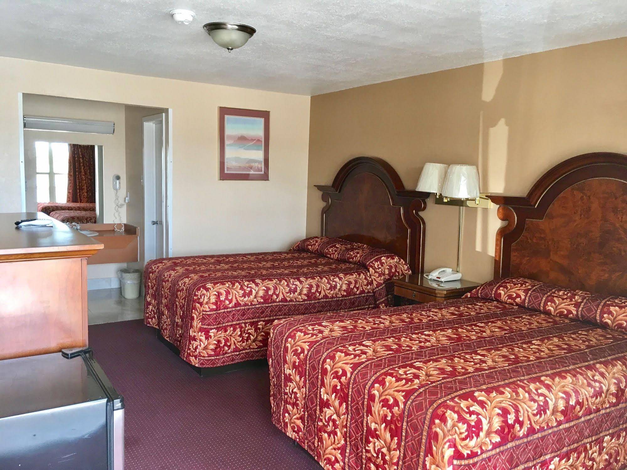 Villa West Inn