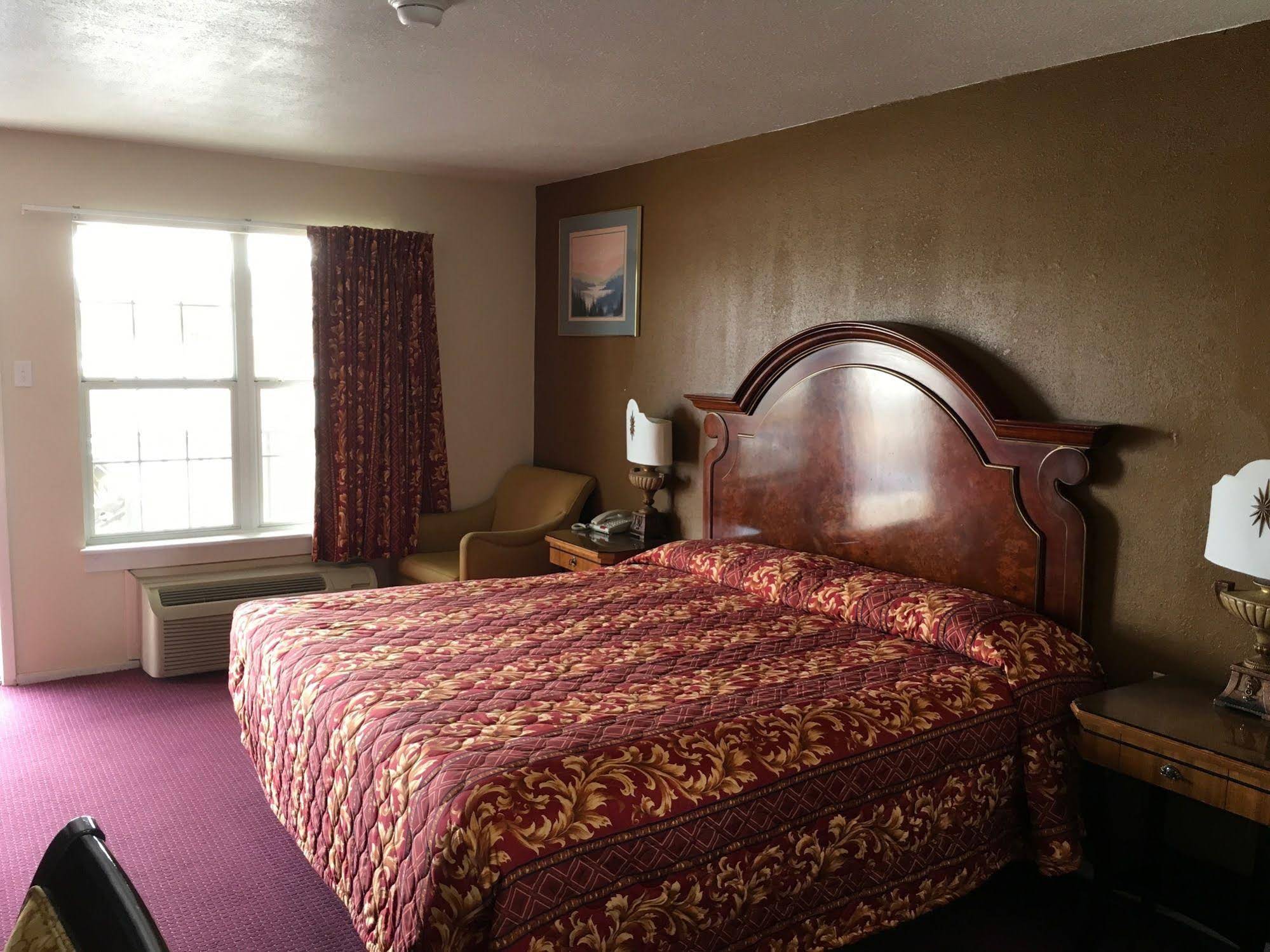 Villa West Inn