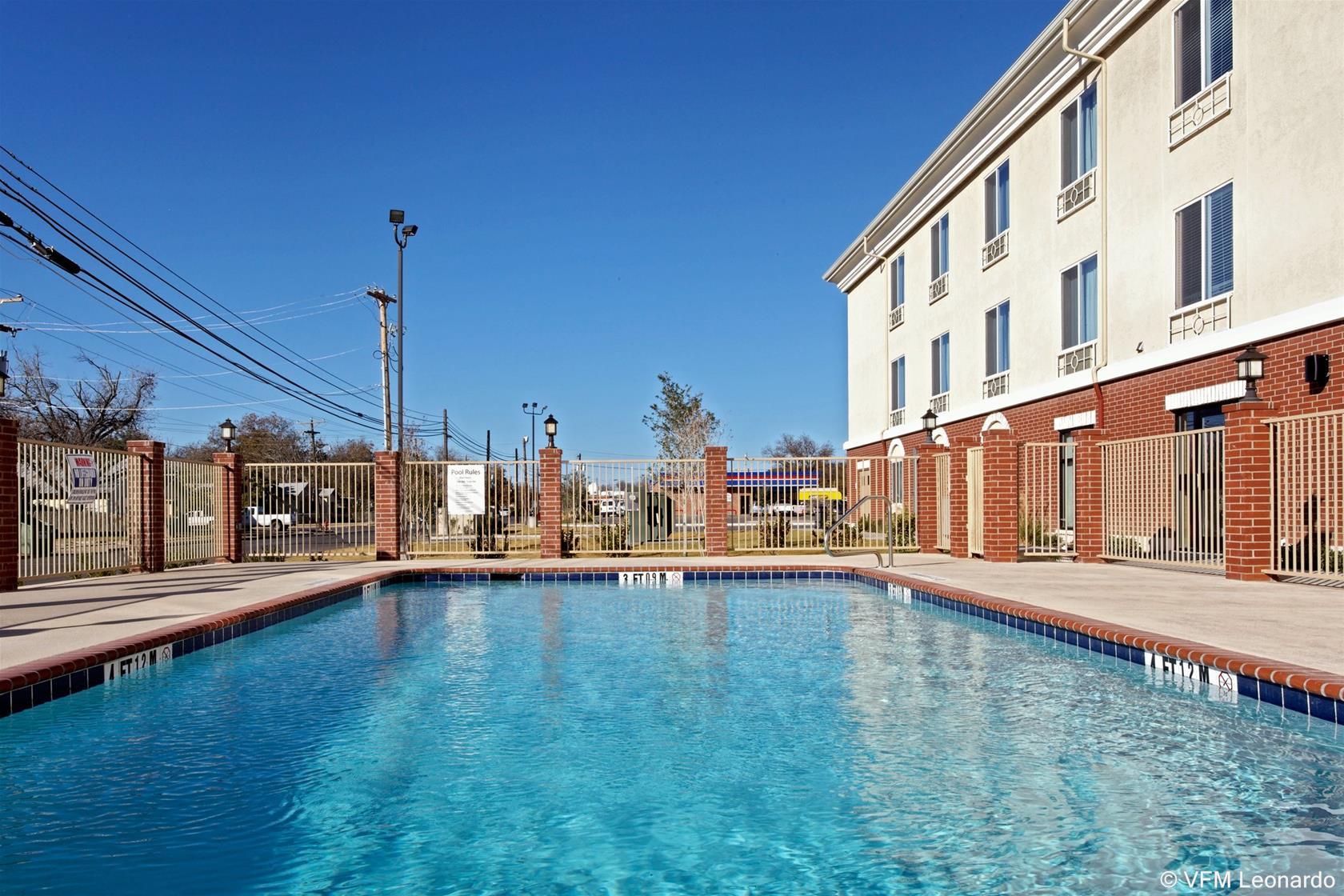 Holiday Inn Express Hotel & Suites Ozona