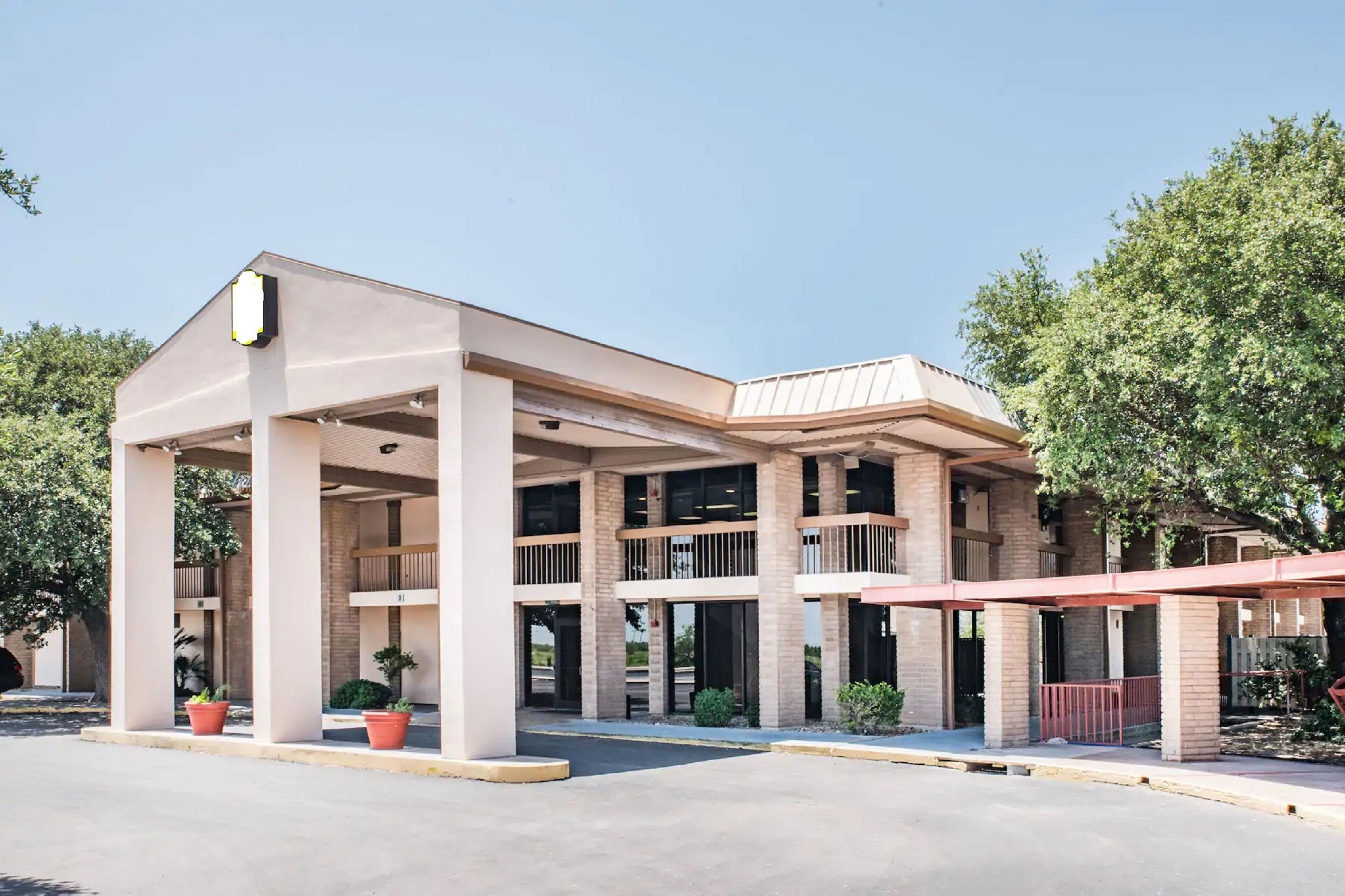 Super 8 by Wyndham Ozona