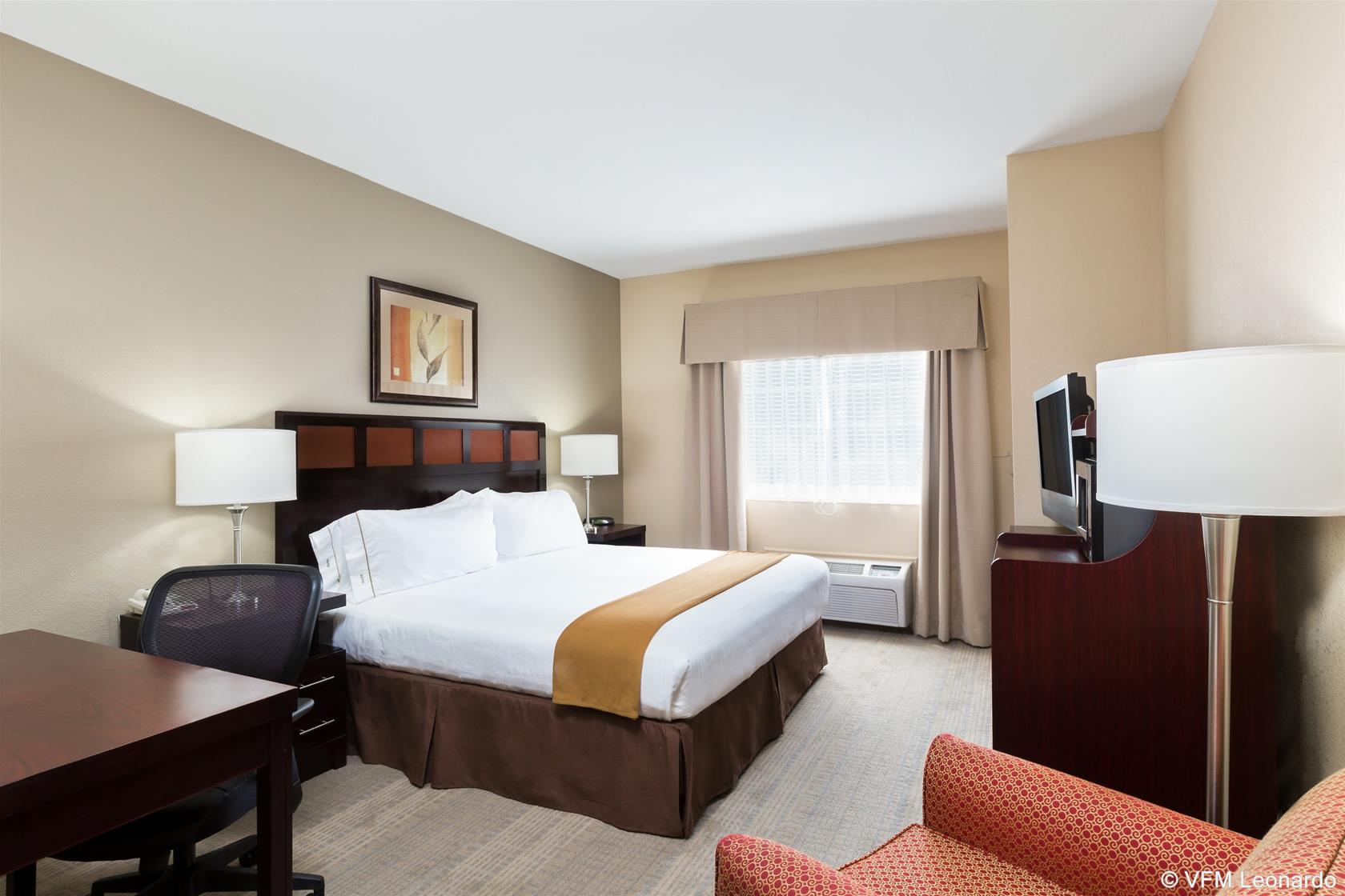 Holiday Inn Express Palestine