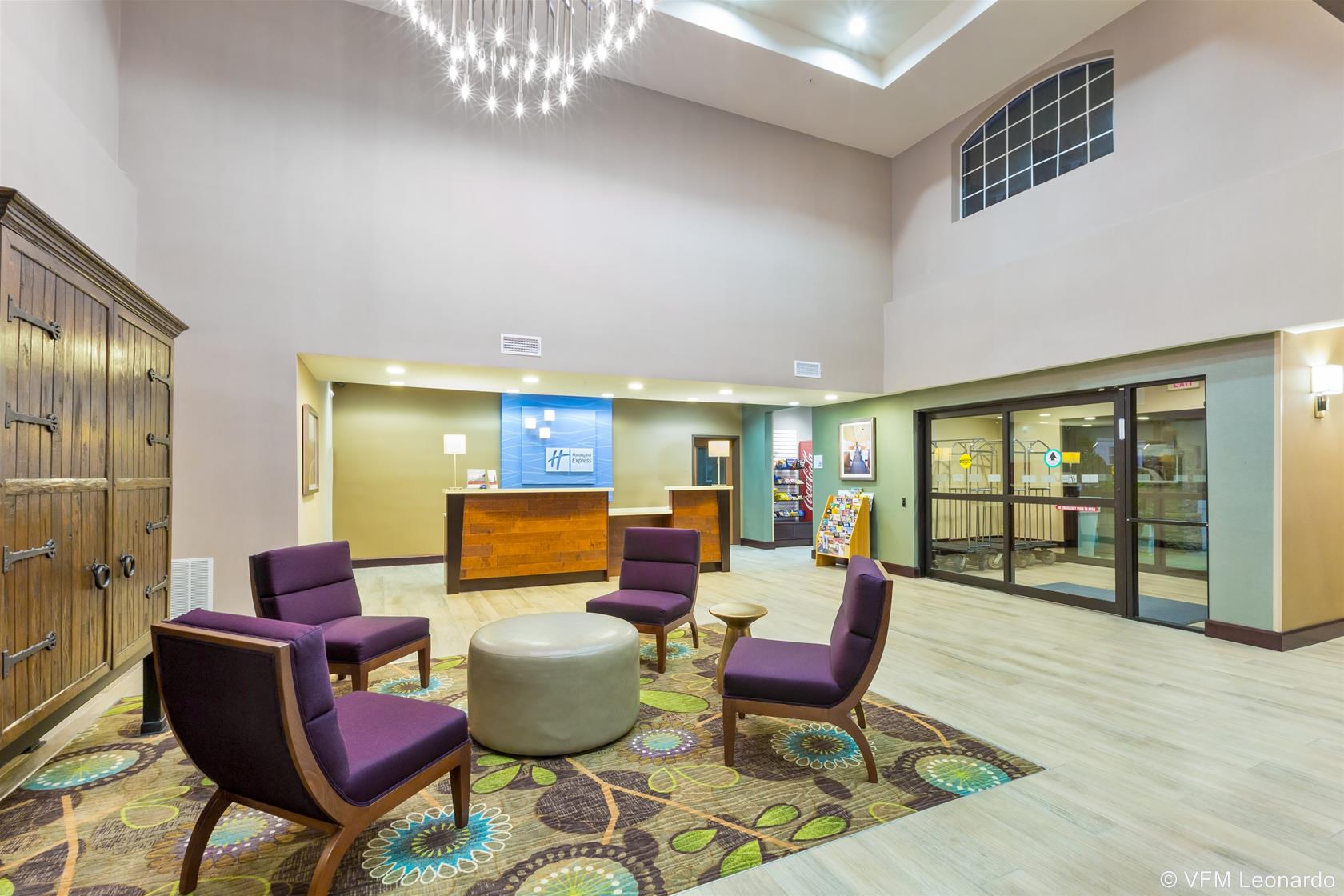 Holiday Inn Express Palestine