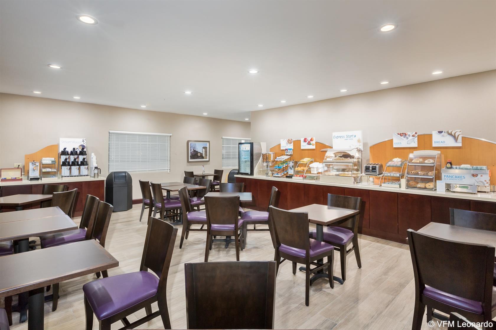 Holiday Inn Express Palestine