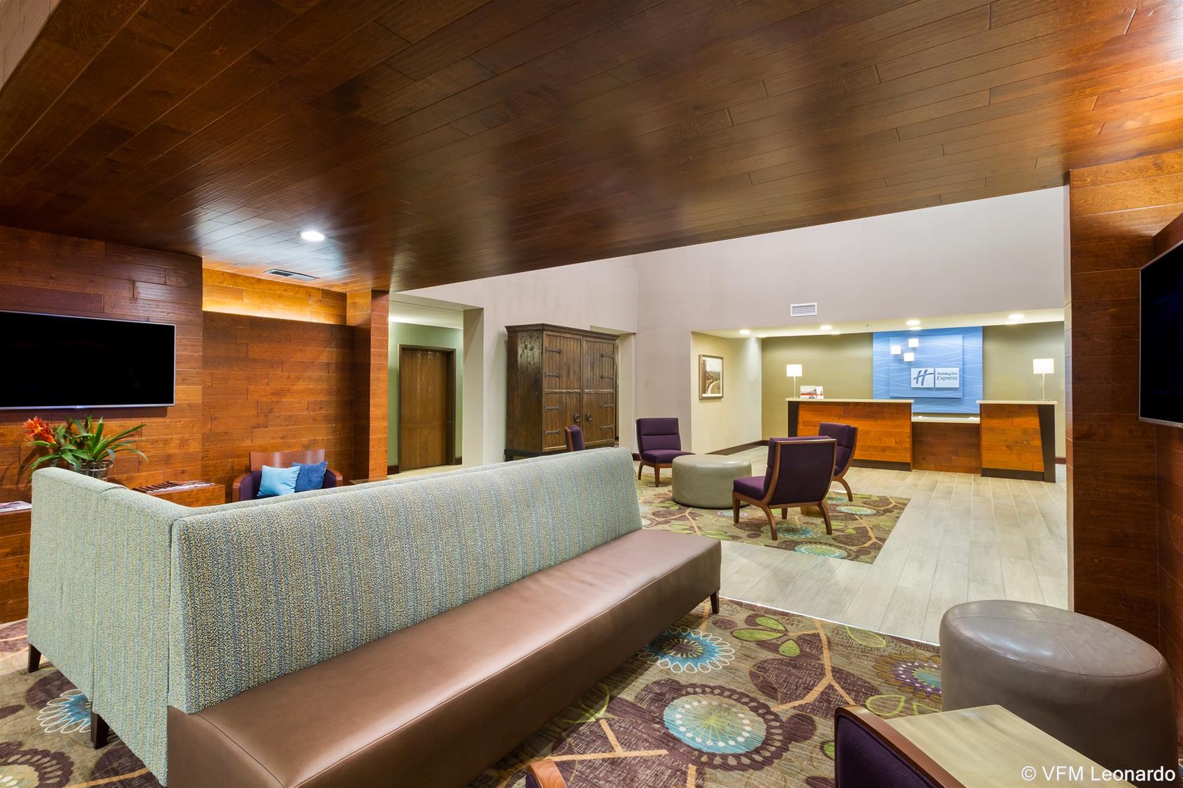 Holiday Inn Express Palestine