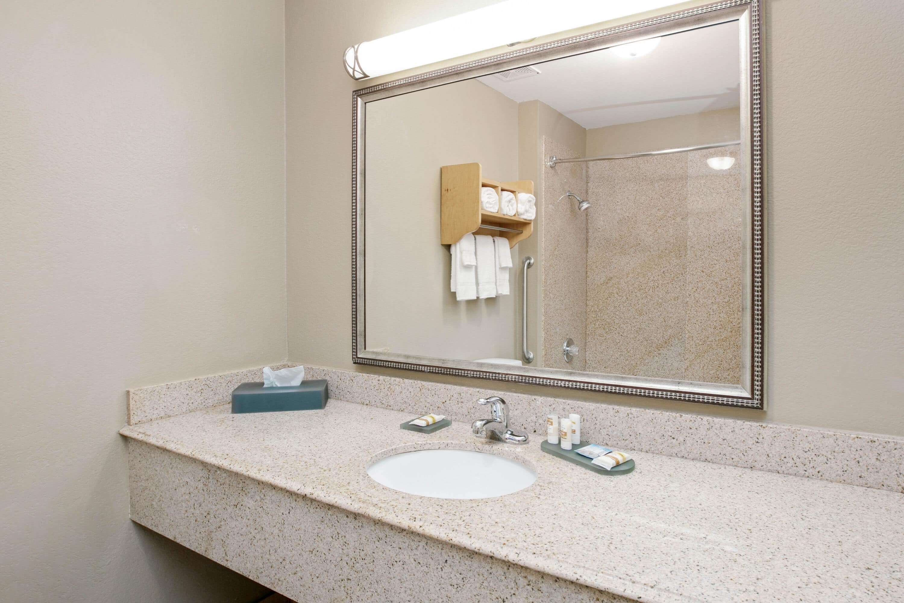 La Quinta Inn & Suites by Wyndham Paris