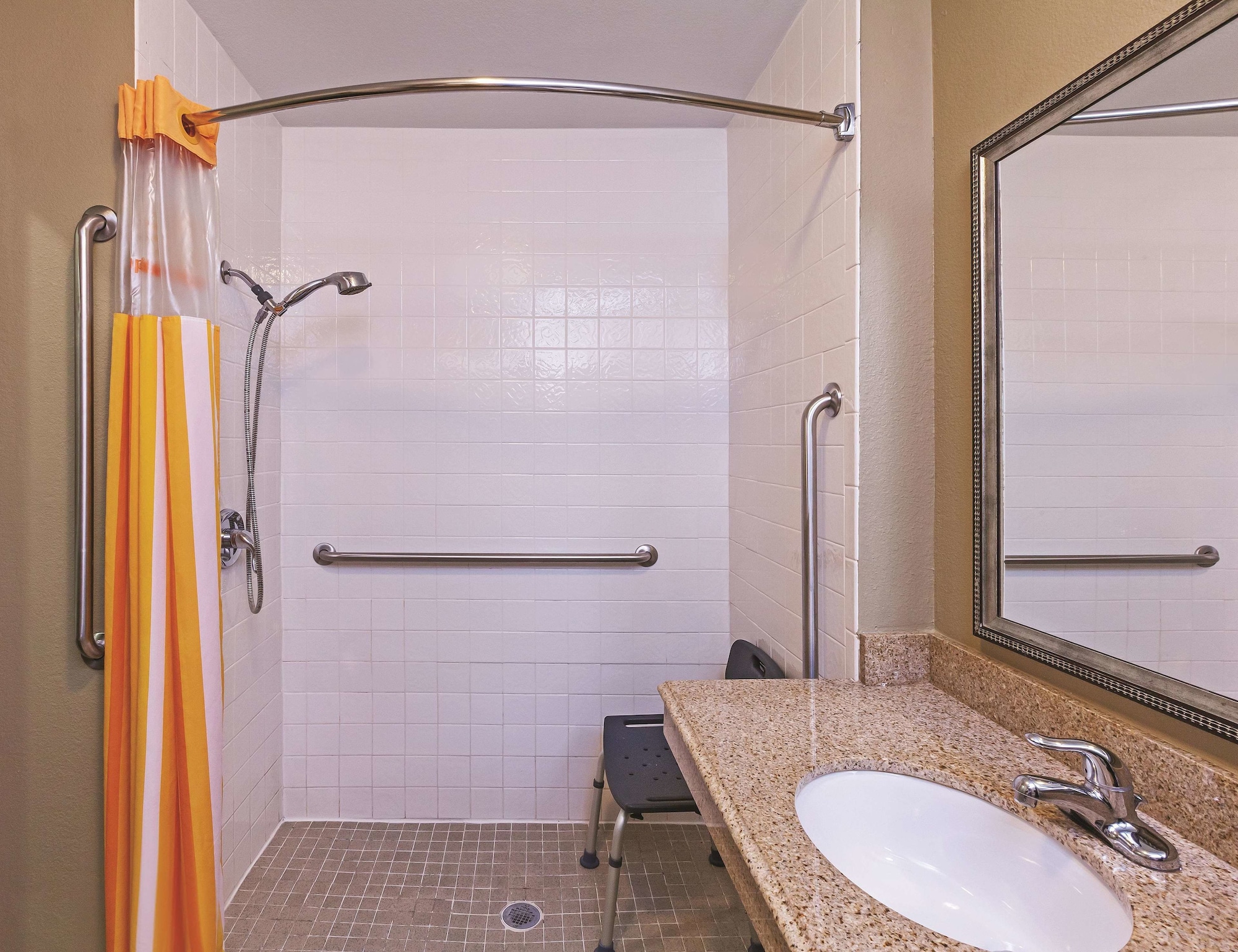 La Quinta Inn & Suites by Wyndham Paris