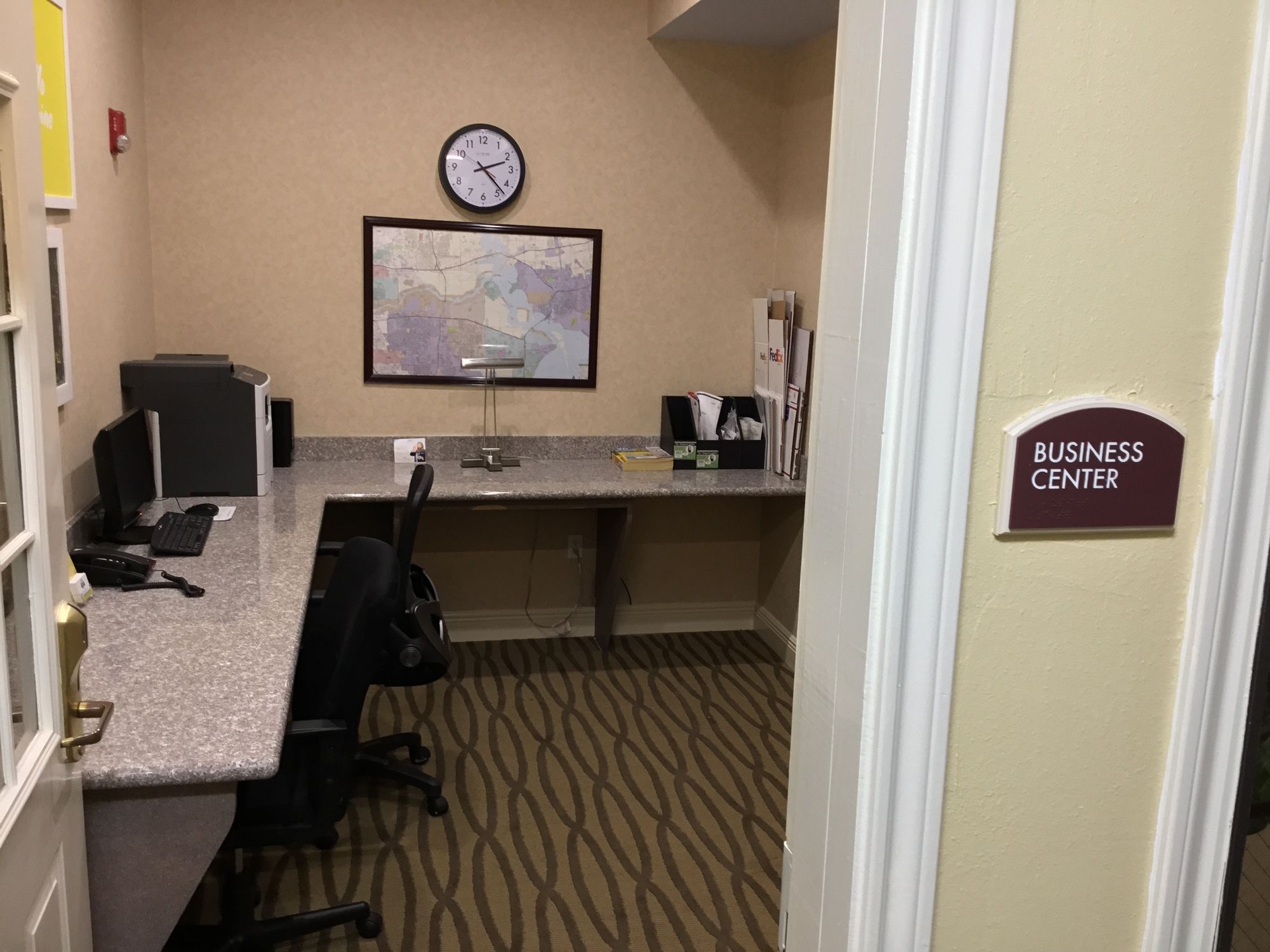 Days Inn & Suites by Wyndham Pasadena