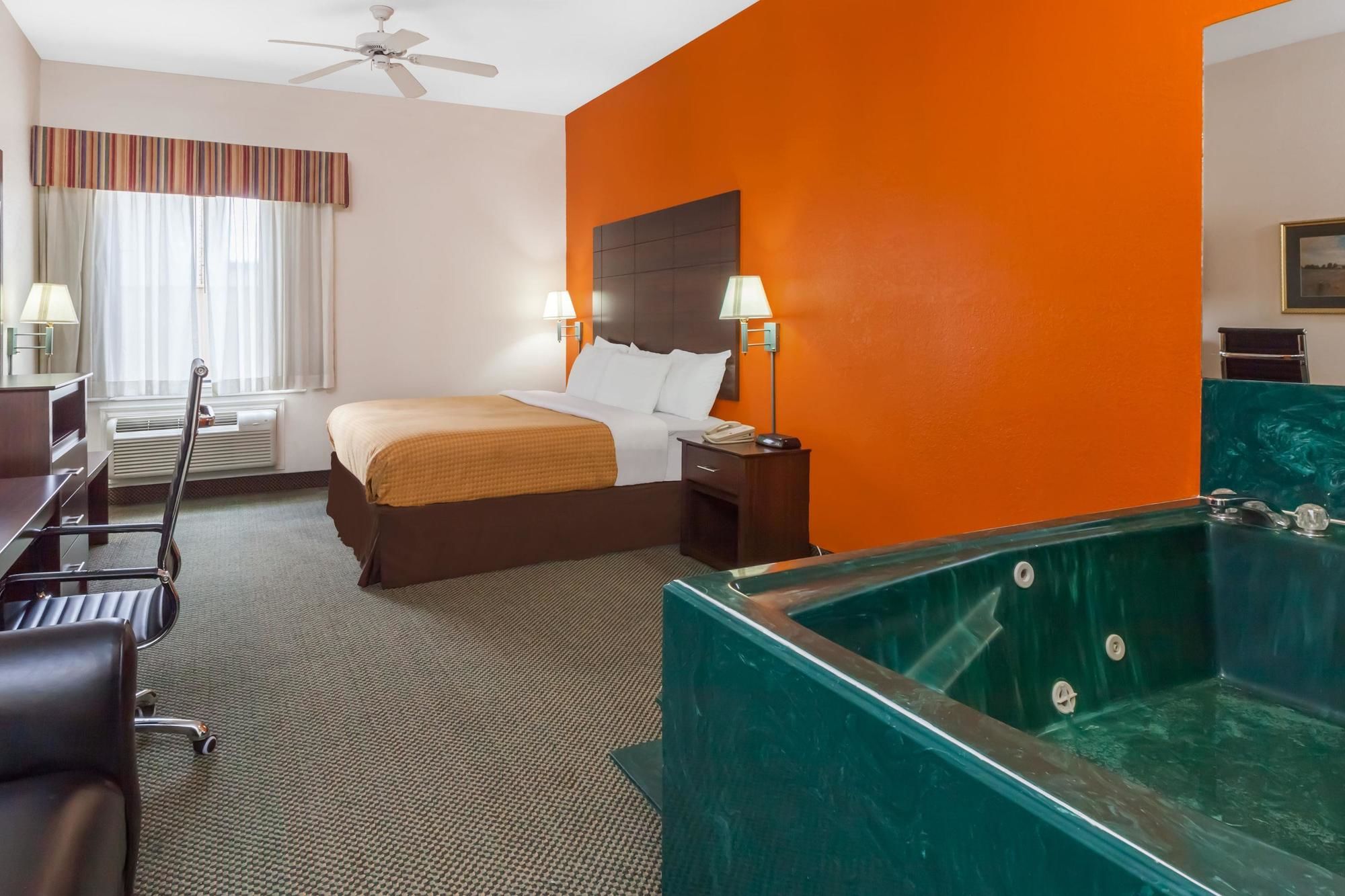 Days Inn & Suites by Wyndham Pasadena