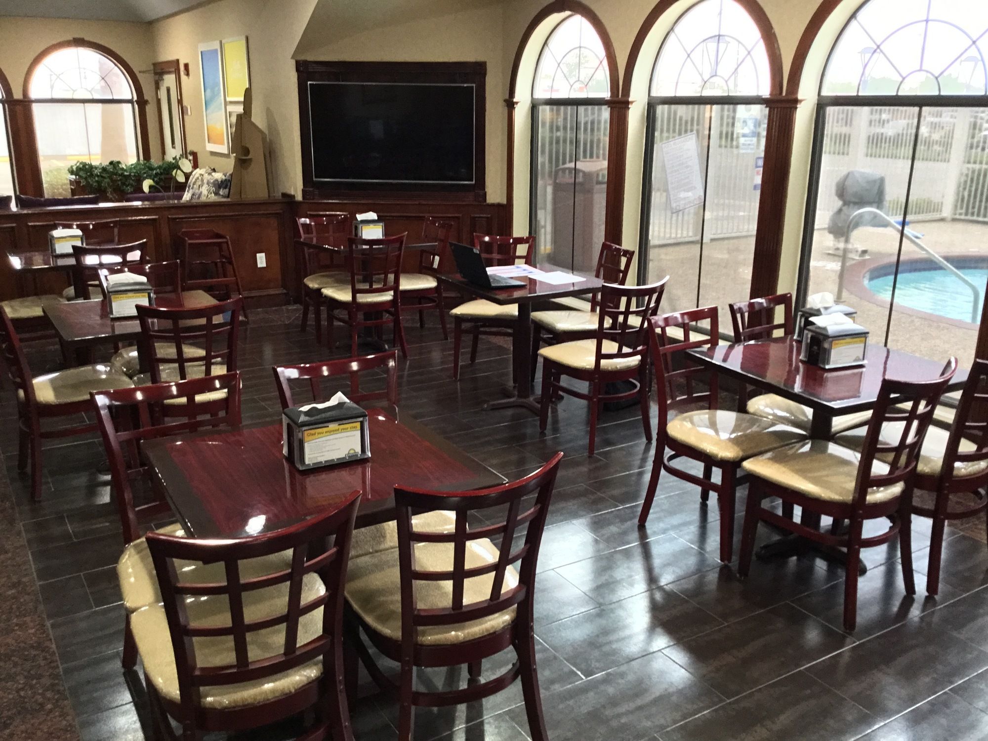 Days Inn & Suites by Wyndham Pasadena