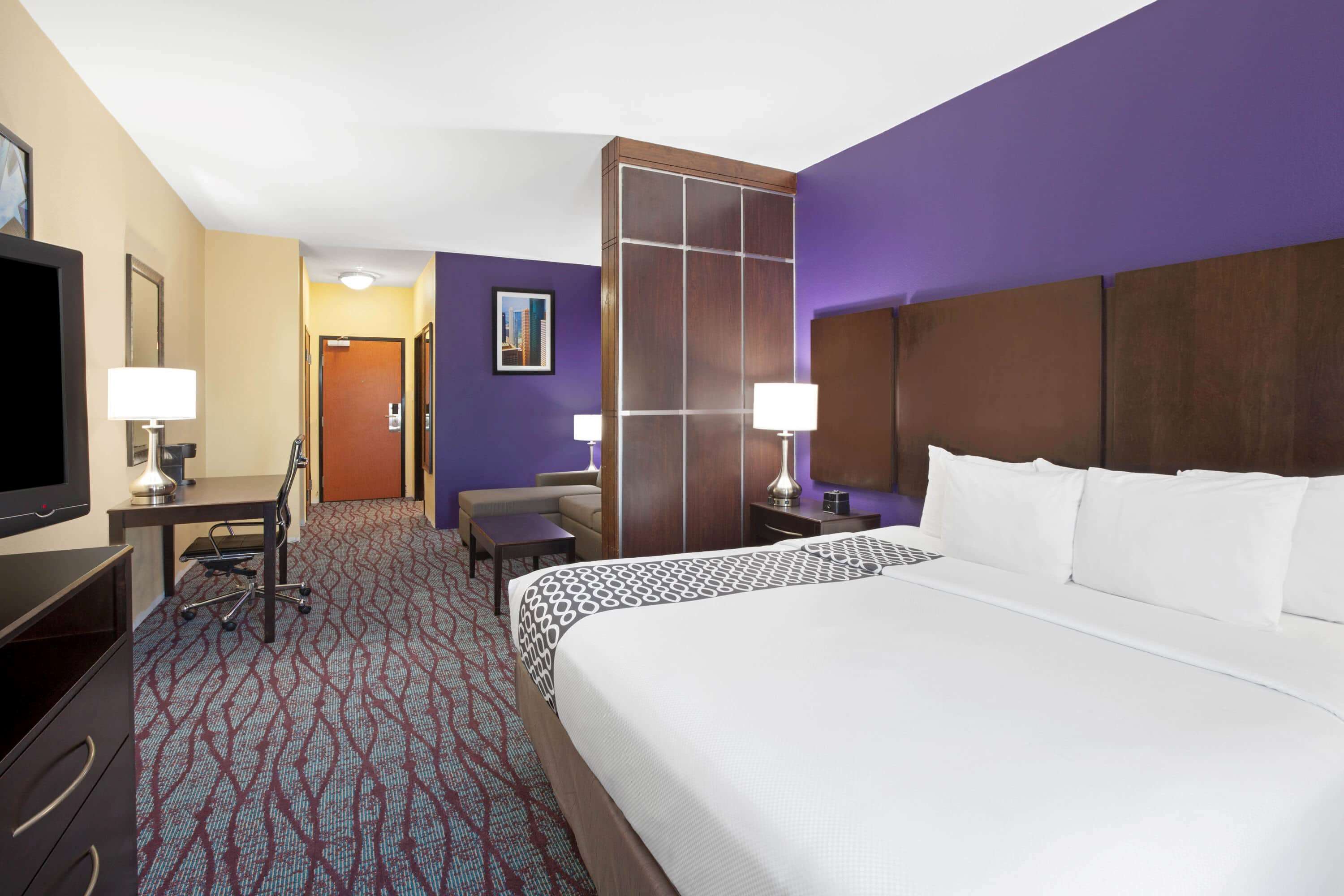 La Quinta Inn & Suites by Wyndham Pasadena North