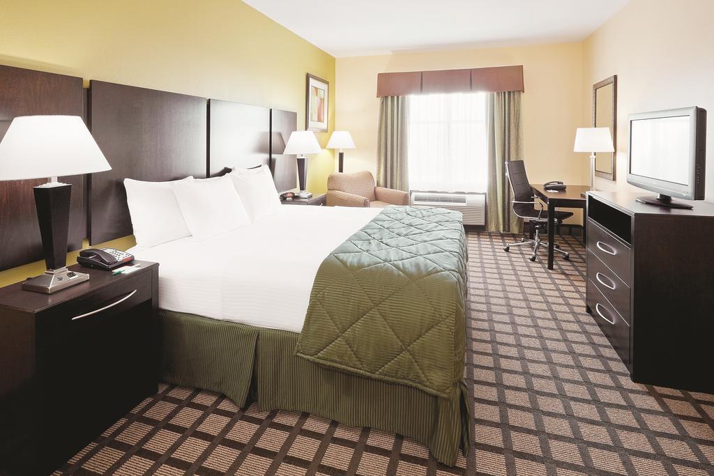 La Quinta Inn & Suites by Wyndham Pasadena North