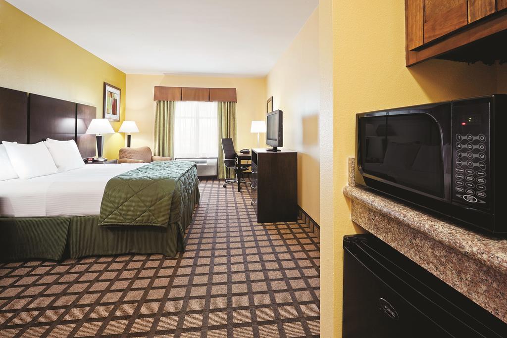 La Quinta Inn & Suites by Wyndham Pasadena North