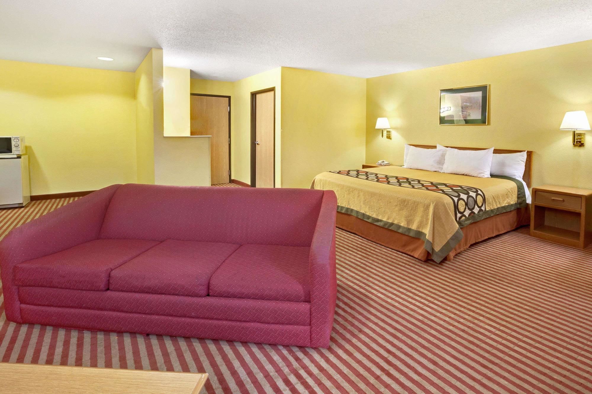Super 8 by Wyndham Pasadena