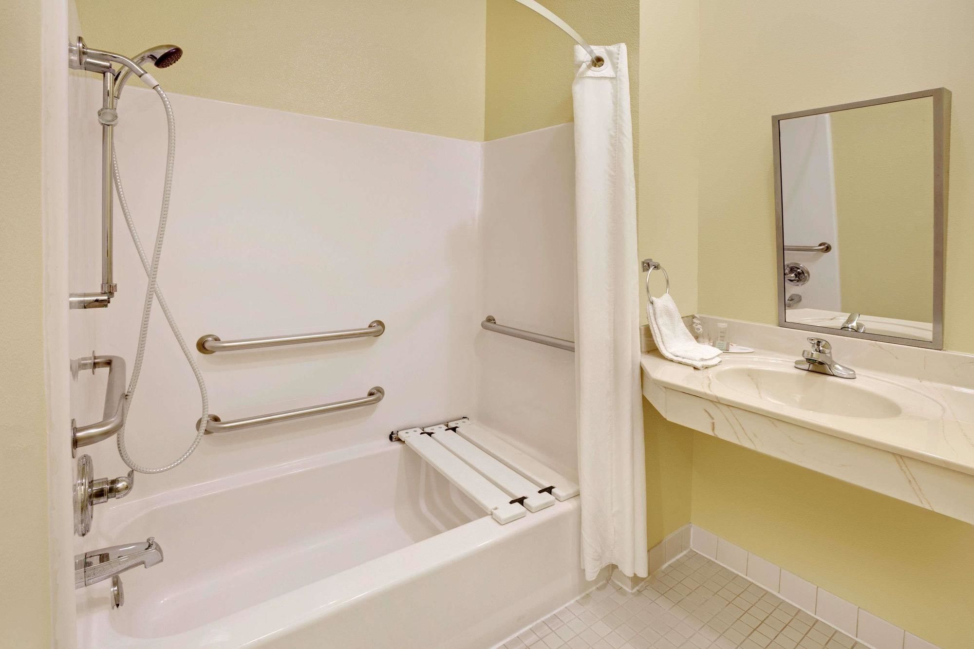 Super 8 by Wyndham Pasadena