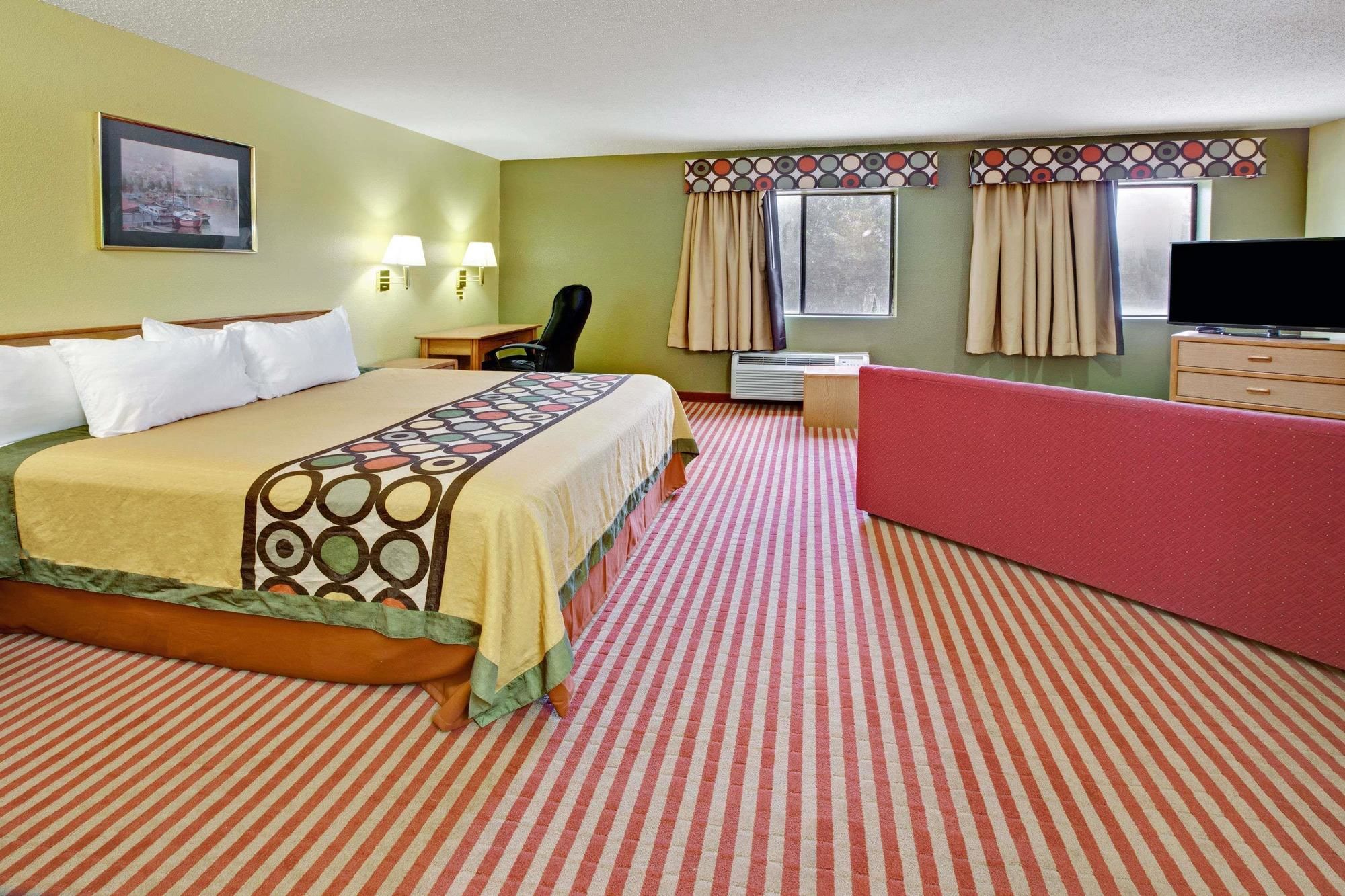 Super 8 by Wyndham Pasadena