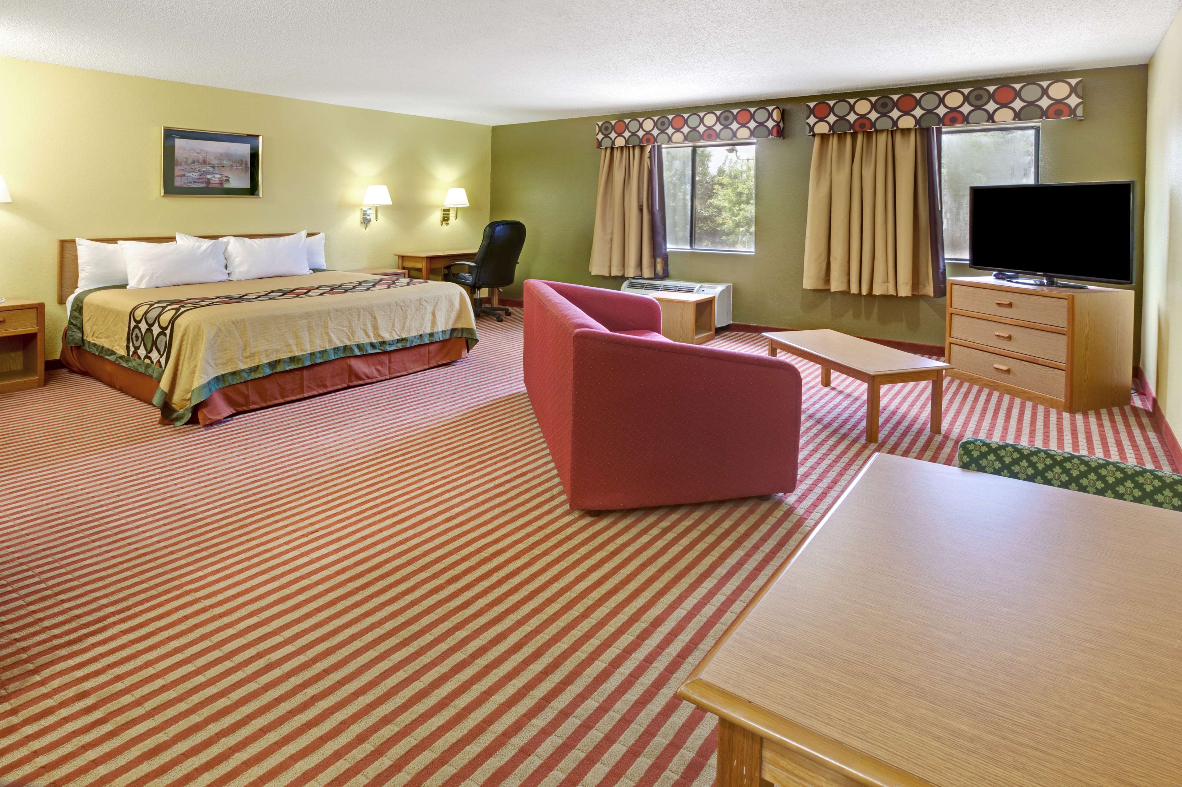 Super 8 by Wyndham Pasadena