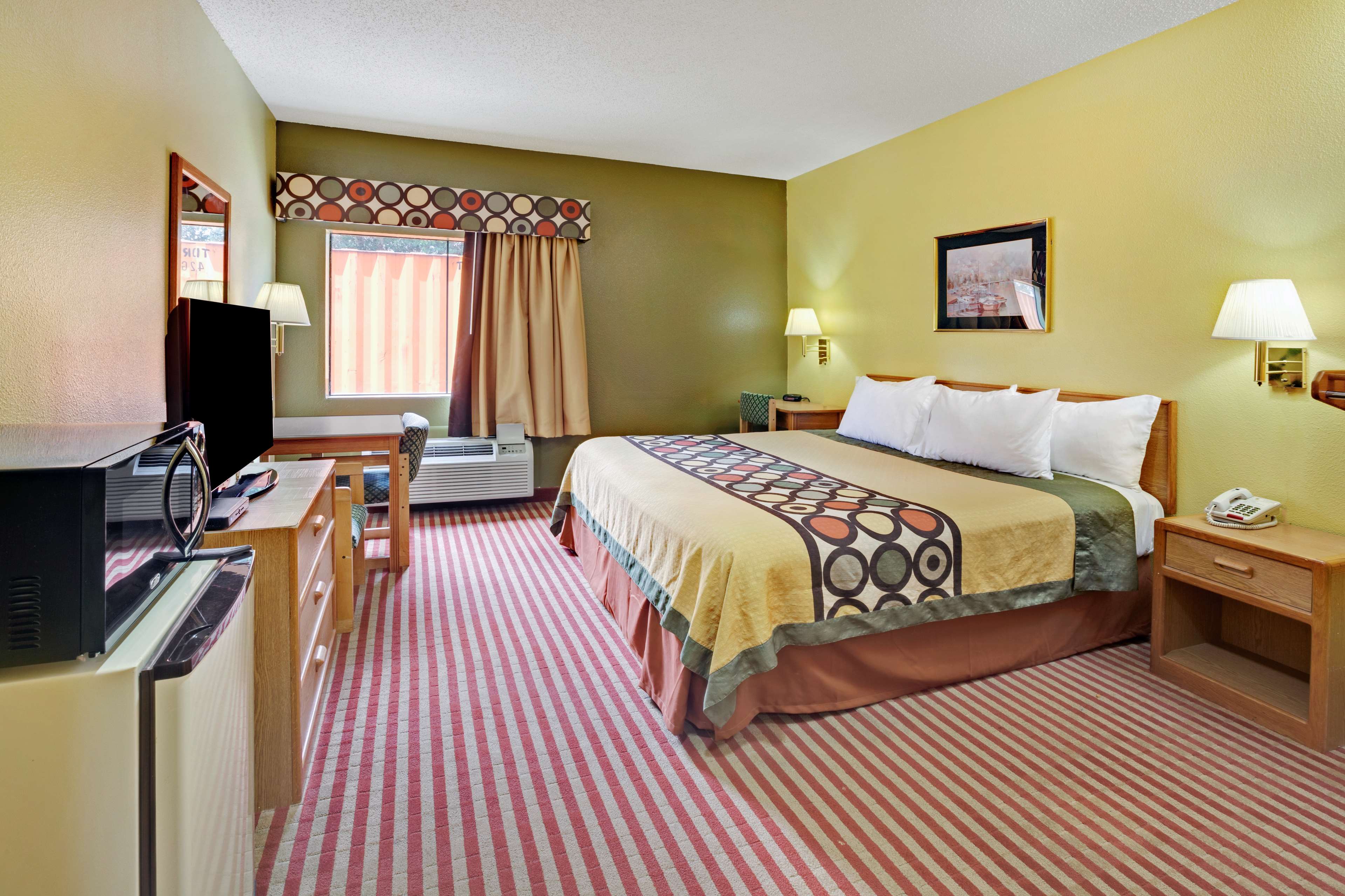 Super 8 by Wyndham Pasadena