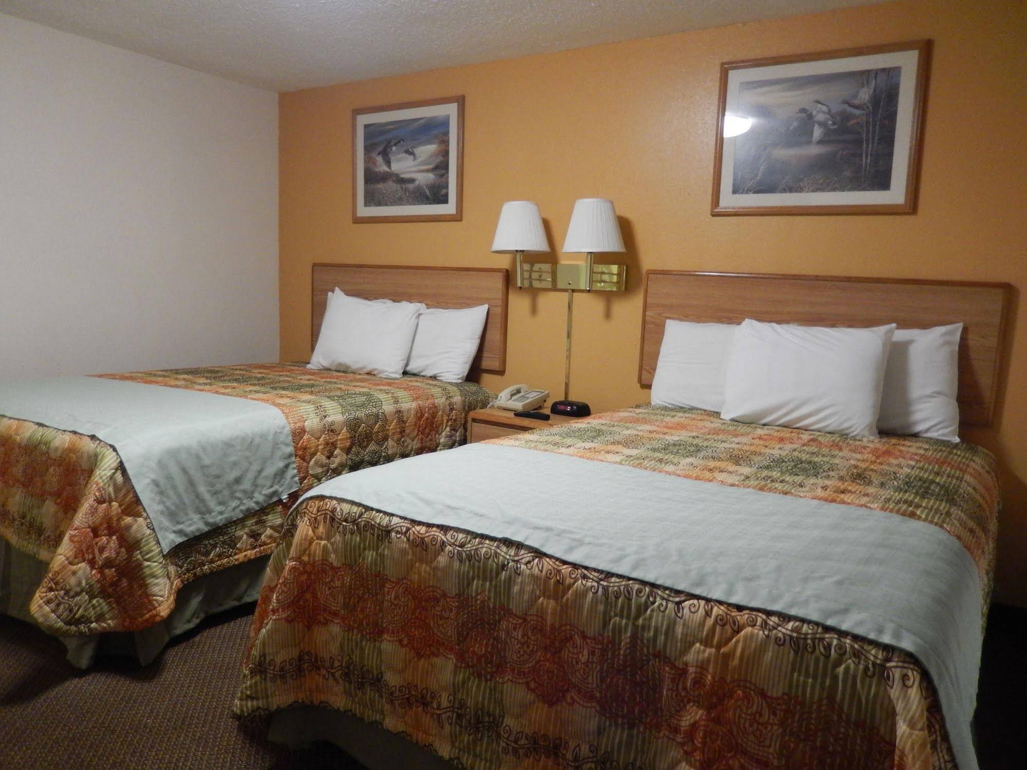 Pearsall Executive Inn And Suites