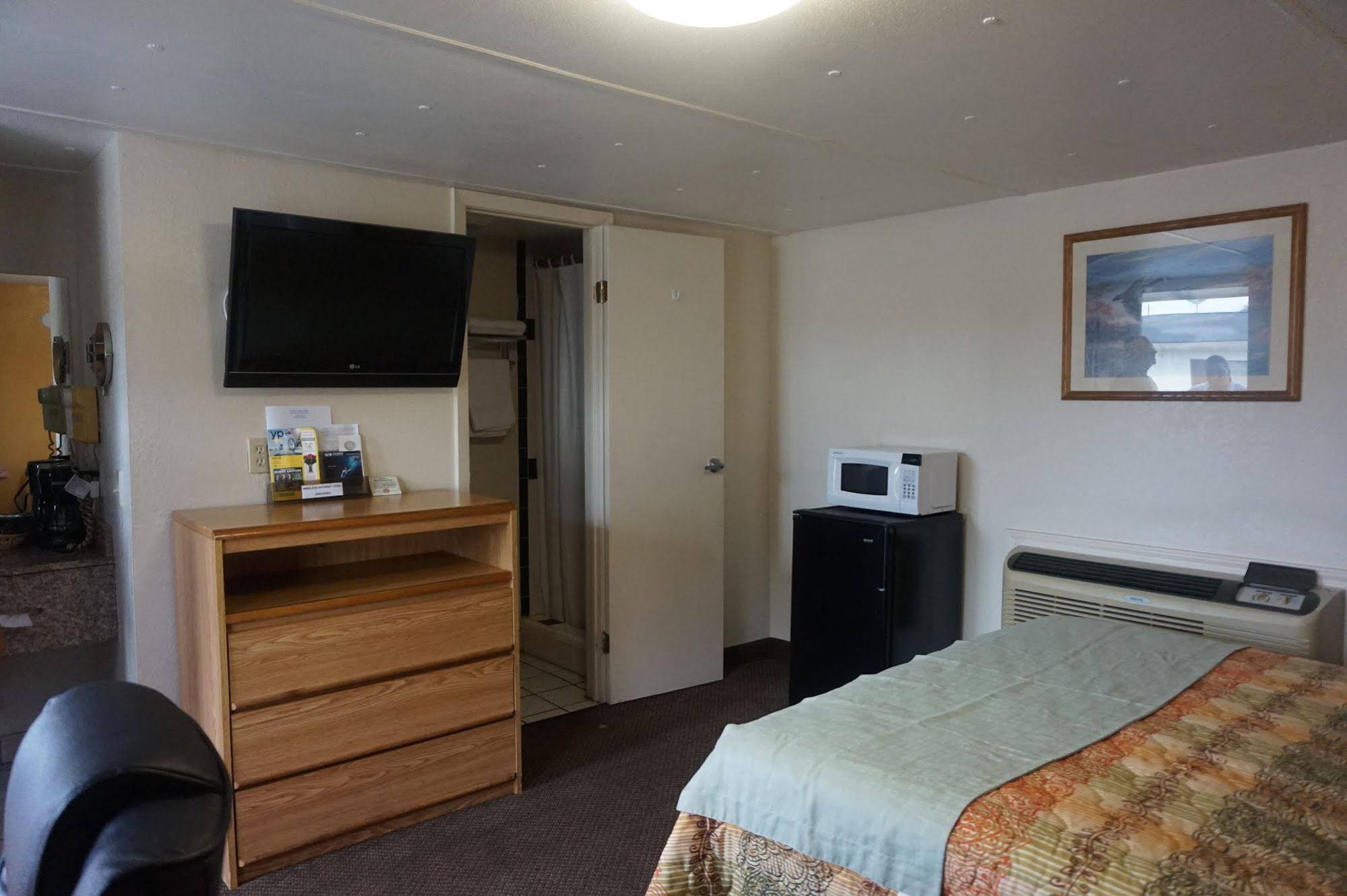 Pearsall Executive Inn And Suites