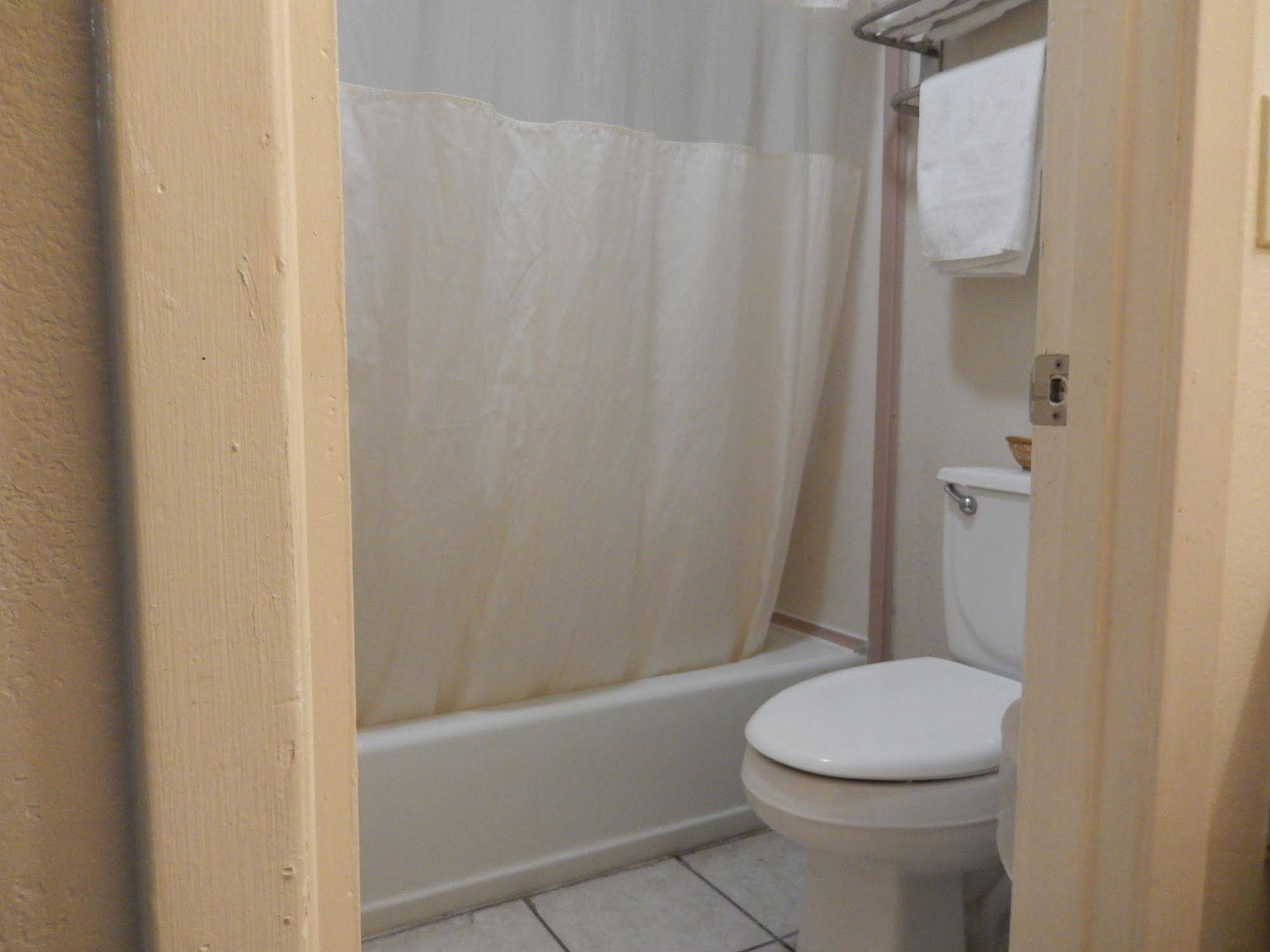 Pearsall Executive Inn And Suites