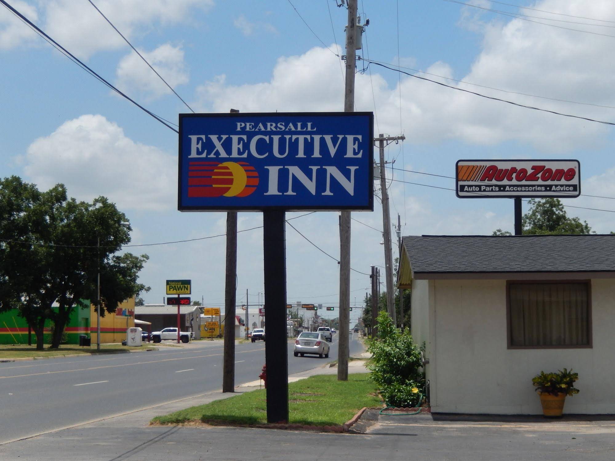 Pearsall Executive Inn And Suites