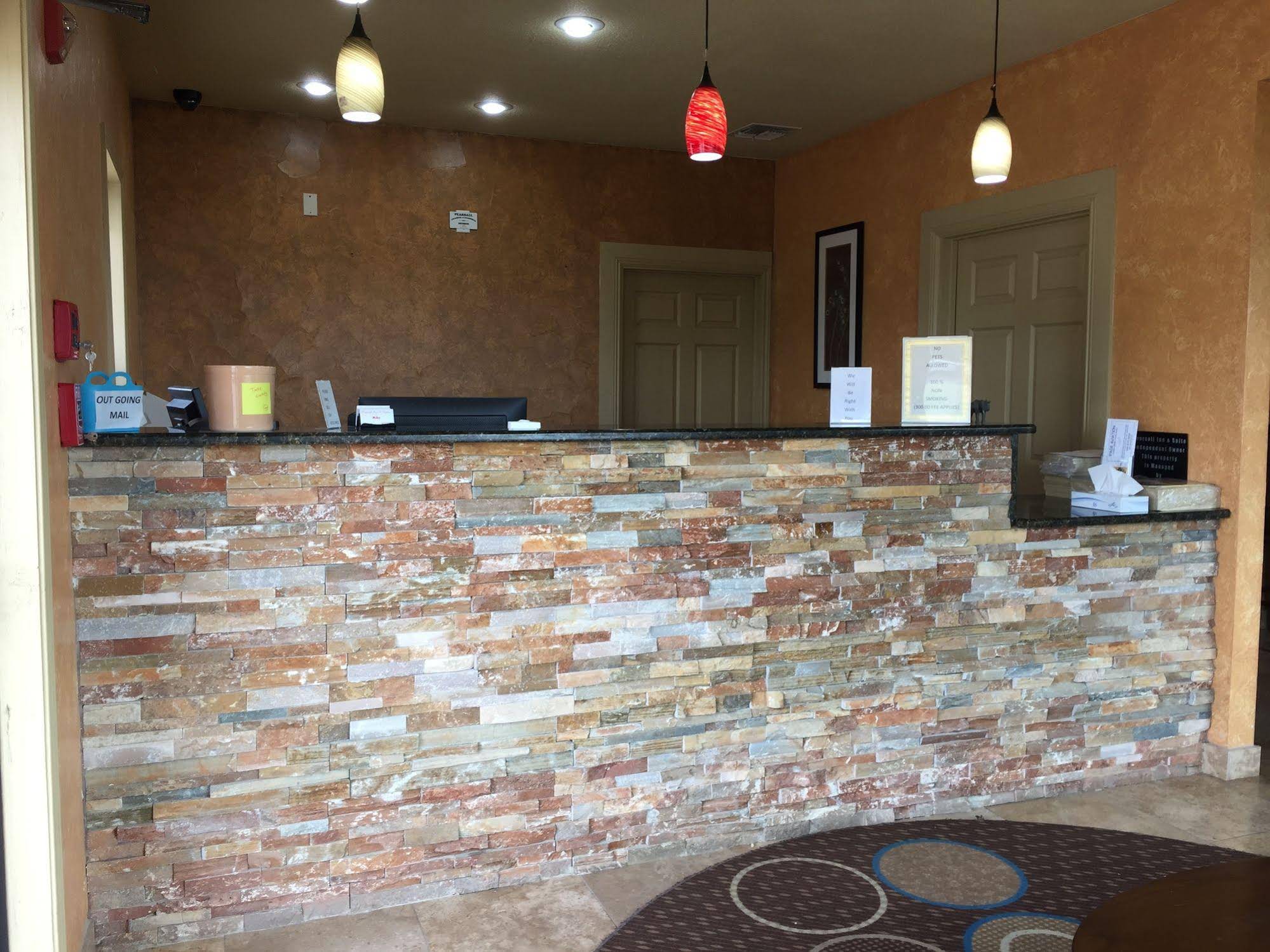 Pearsall Inn and Suites