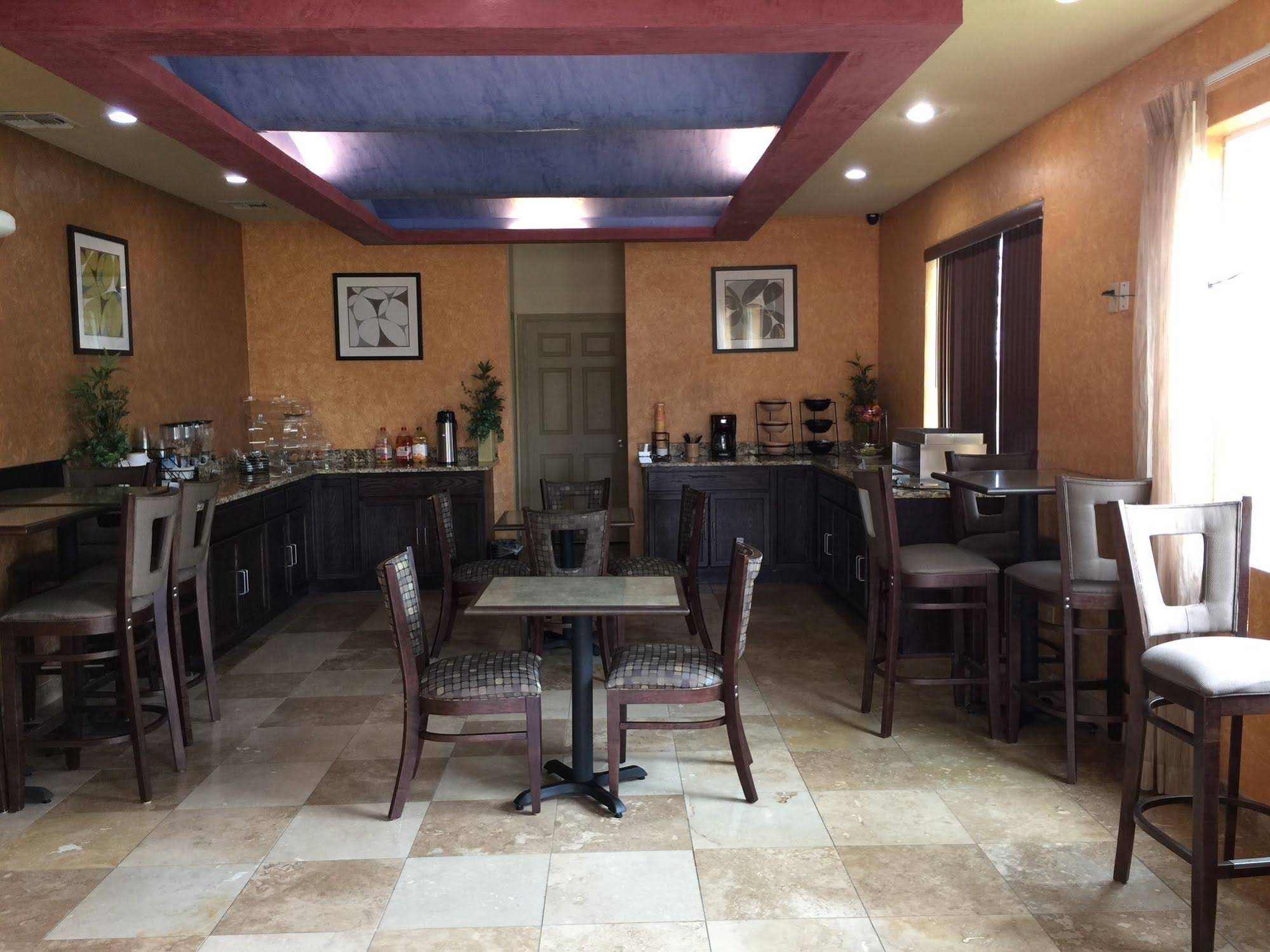 Pearsall Inn and Suites