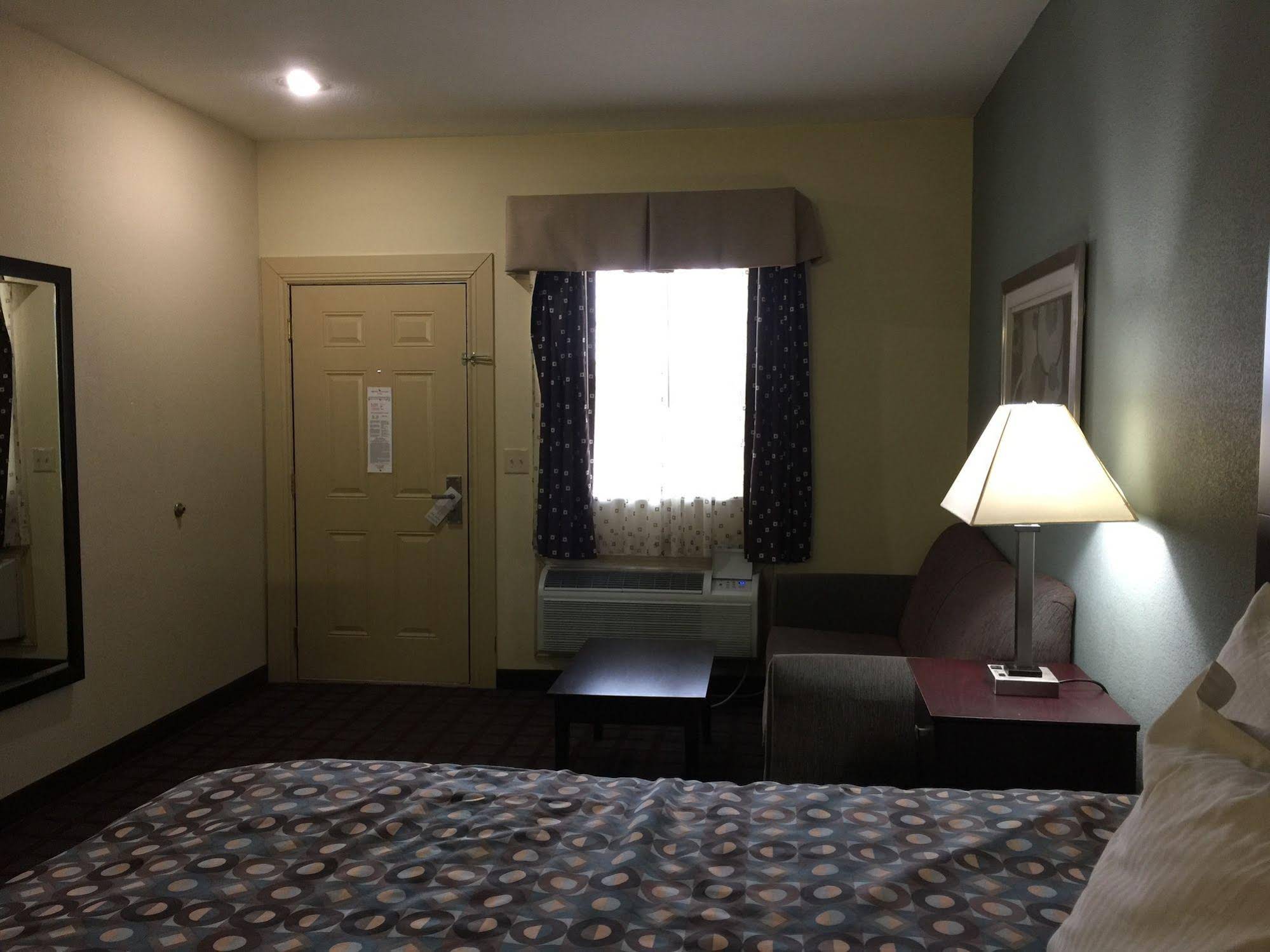 Pearsall Inn and Suites