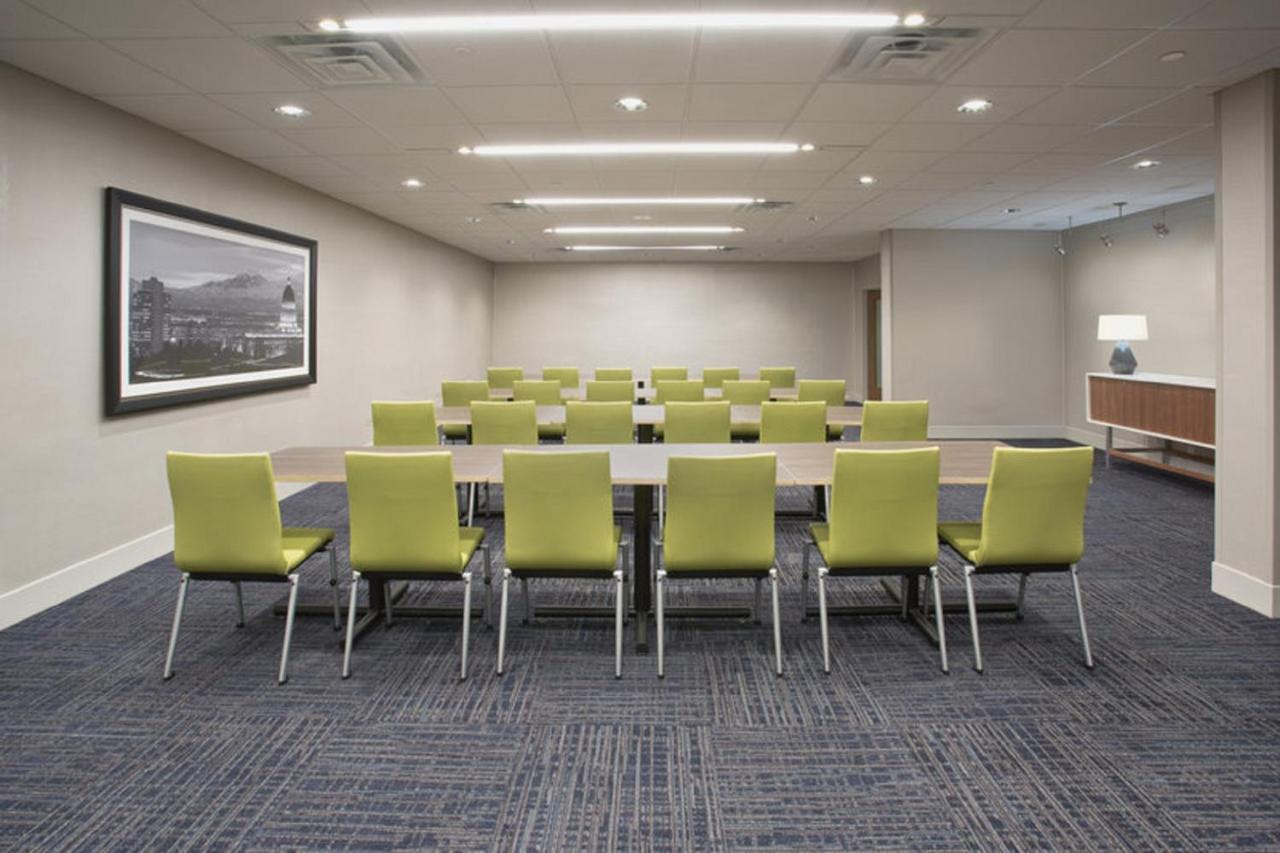 Holiday Inn Express & Suites Perryton
