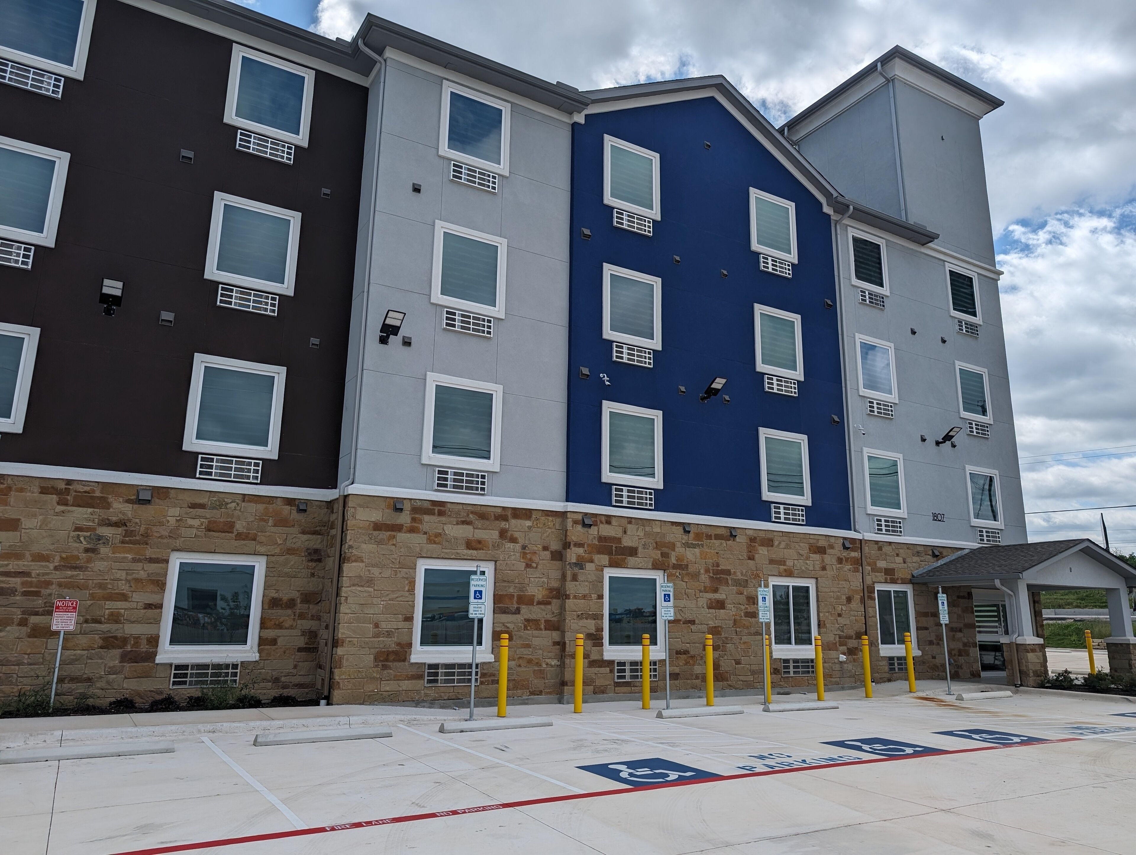 Texas Bungalows Hotel and Hotel Que