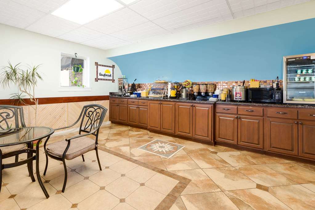 Days Inn by Wyndham Plainview