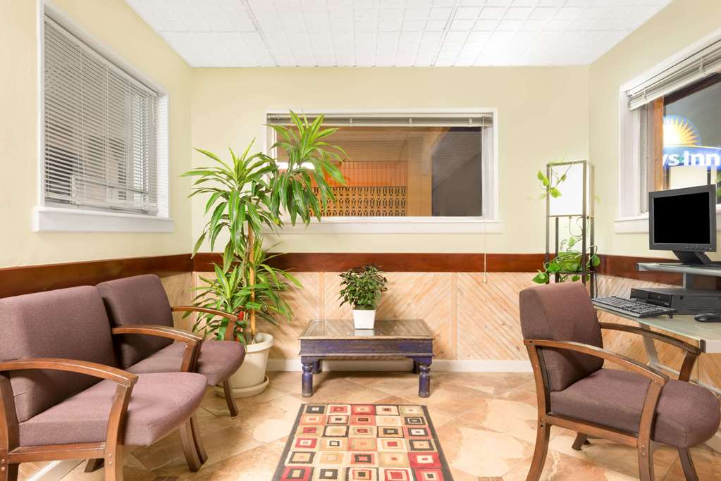 Days Inn by Wyndham Plainview