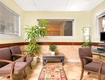 Days Inn by Wyndham Plainview
