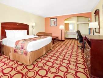 Days Inn by Wyndham Plainview