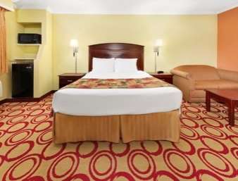 Days Inn by Wyndham Plainview