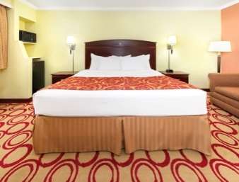 Days Inn by Wyndham Plainview