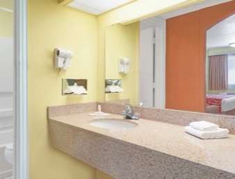 Days Inn by Wyndham Plainview