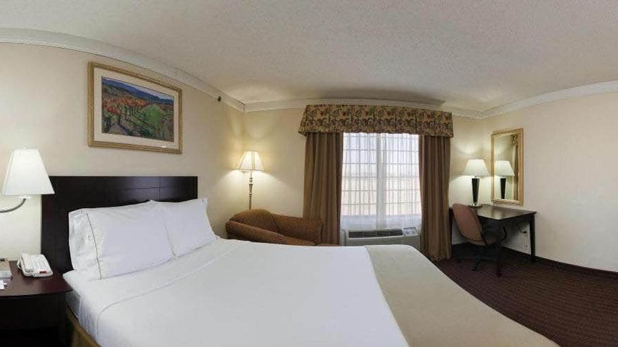 Holiday Inn Express & Suites Plainview