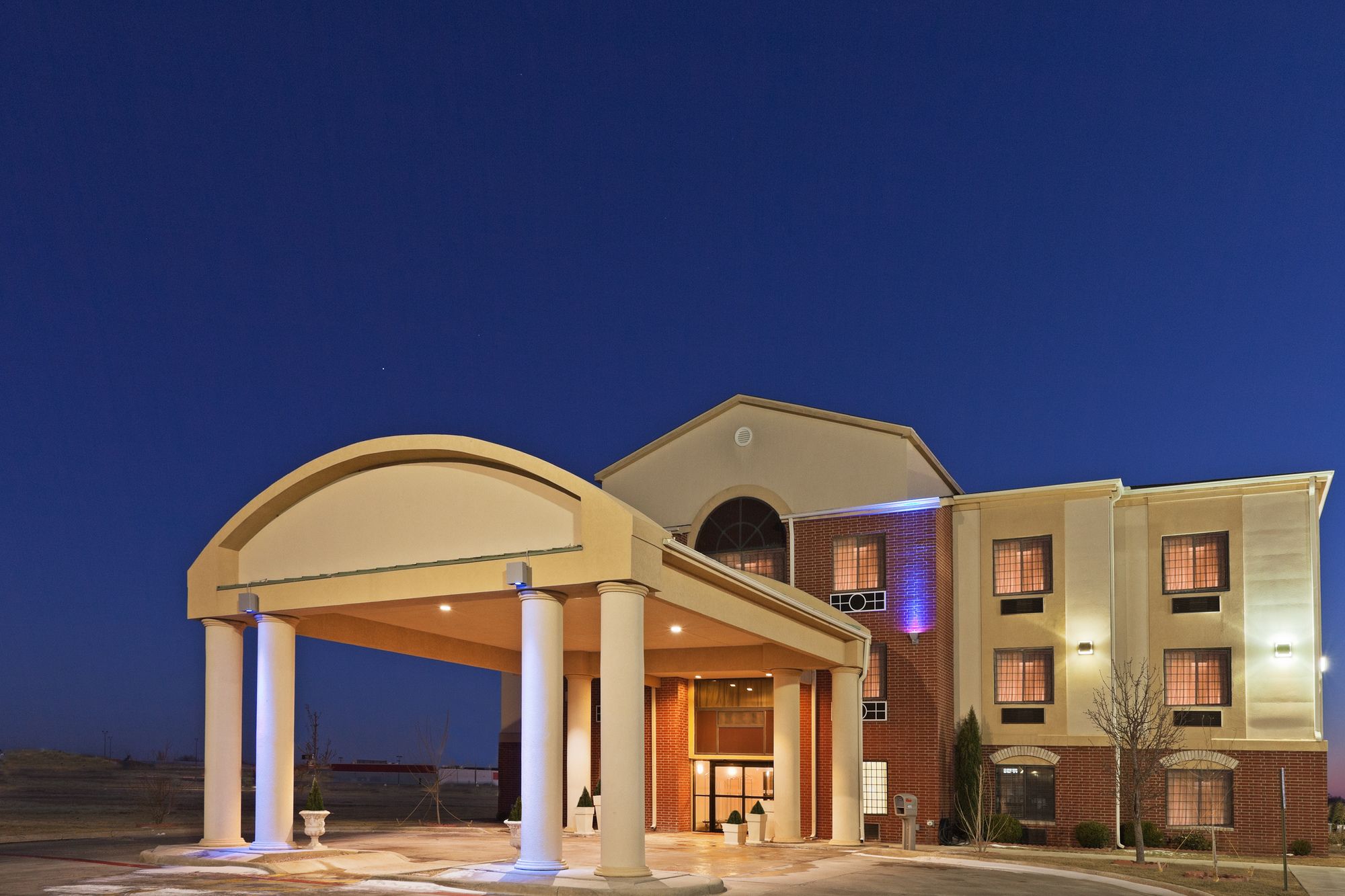 Holiday Inn Express & Suites Plainview