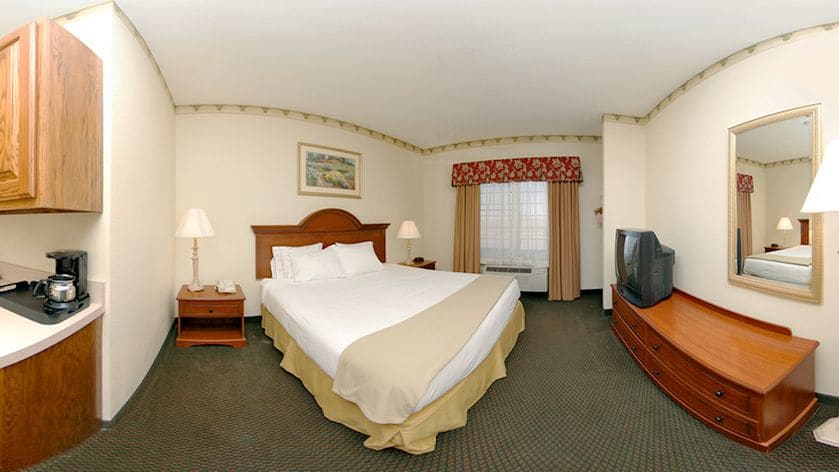 Holiday Inn Express & Suites Plainview