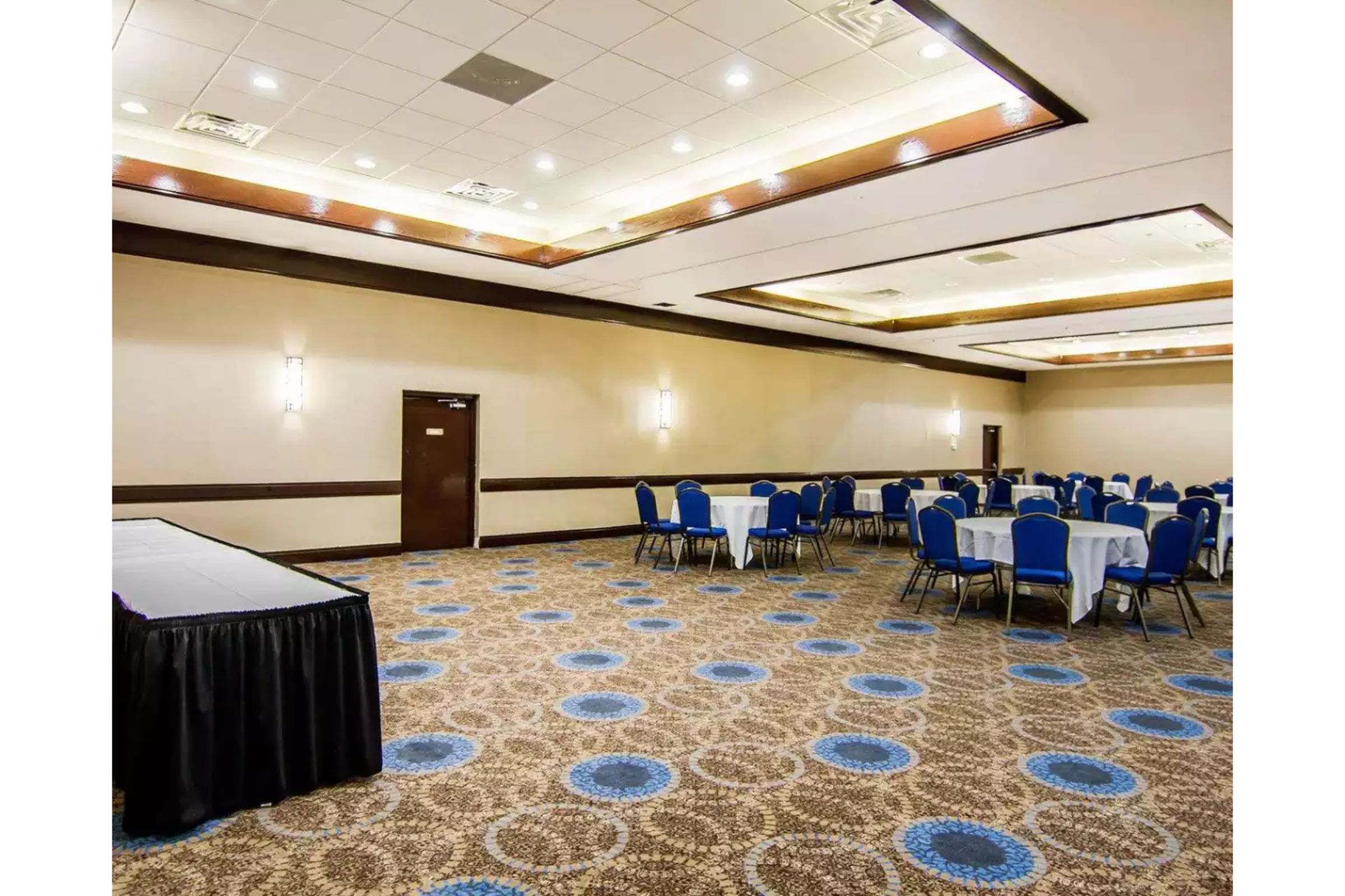 Deluxe Inn Plano