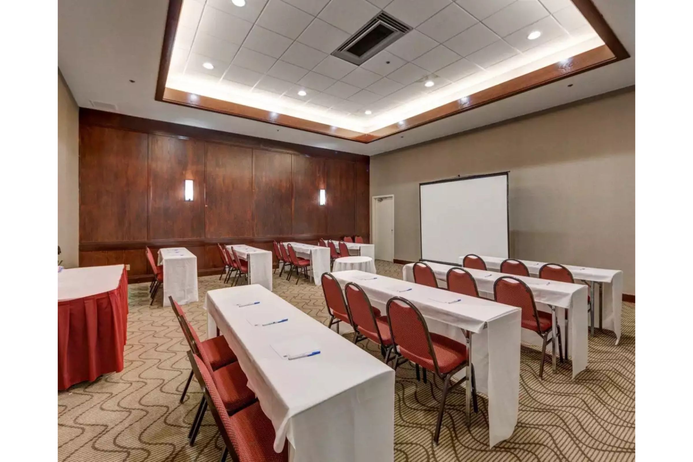 Deluxe Inn Plano