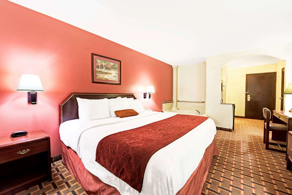 Days Inn by Wyndham Dallas Plano