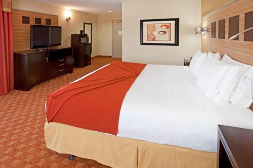 Holiday Inn Express & Suites Plano West - Frisco