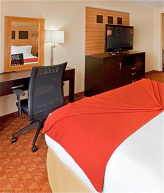 Holiday Inn Express & Suites Plano West - Frisco